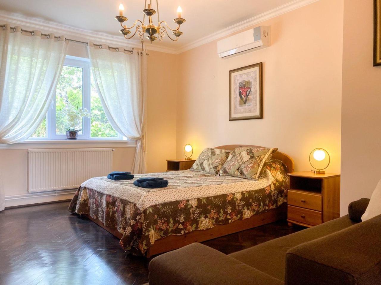One-Bedroom Apartment with Terrace and Garden View photo 1