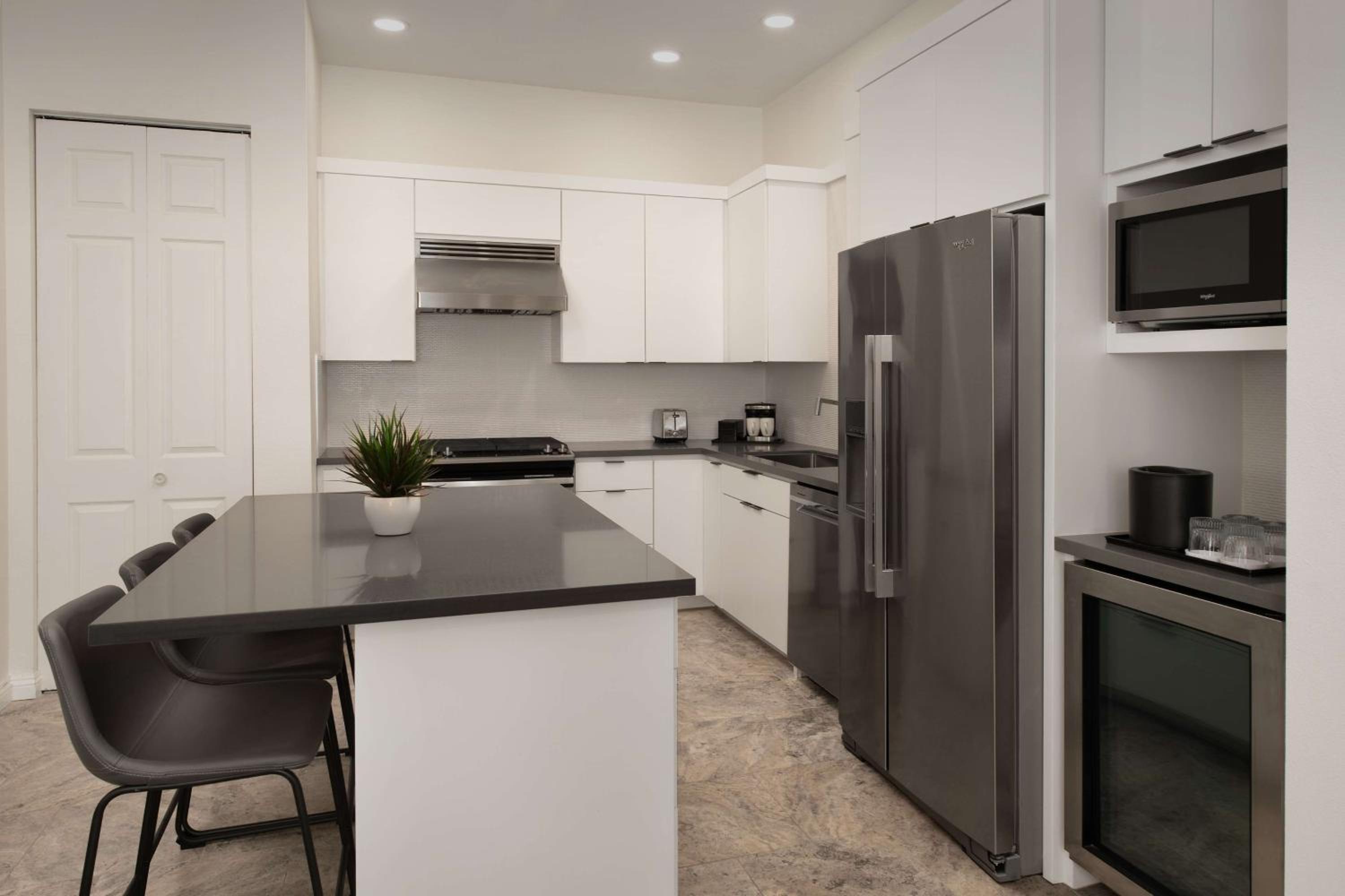 One-Bedroom Apartment - Photo 6