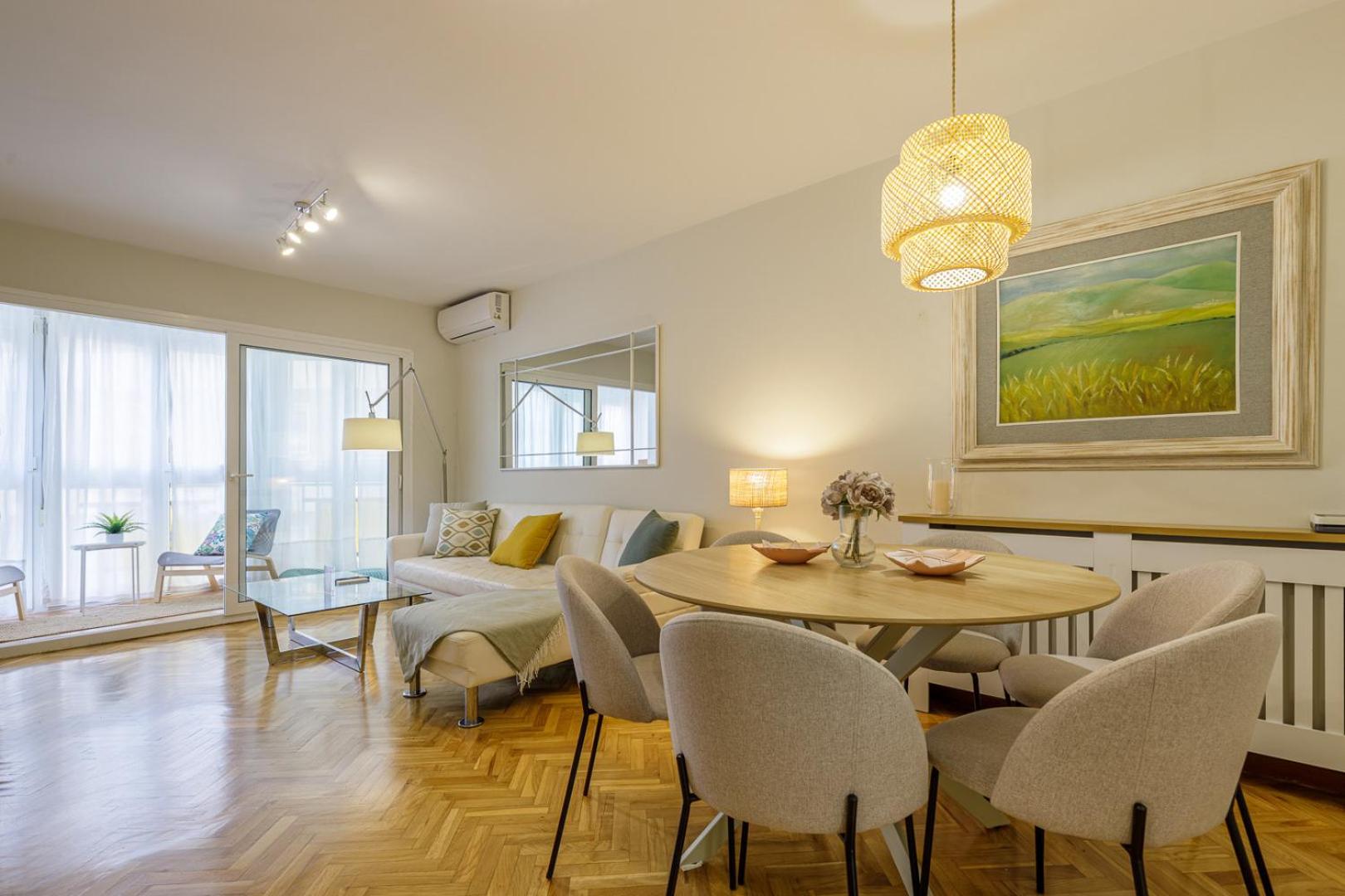 Apartamento con Balcón