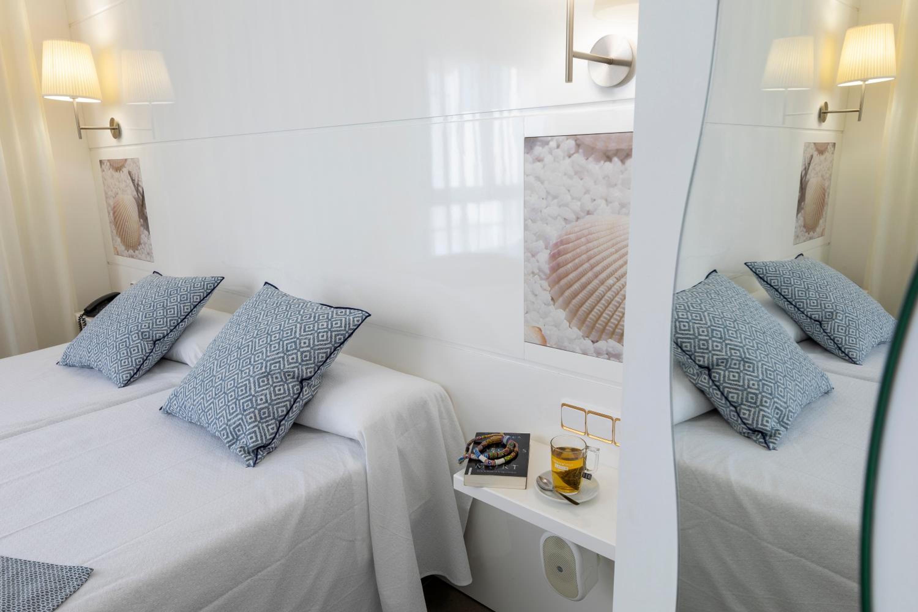 Habitación Estándar con Dos Camas Individuales Habitación Estándar con Dos Camas Individuales