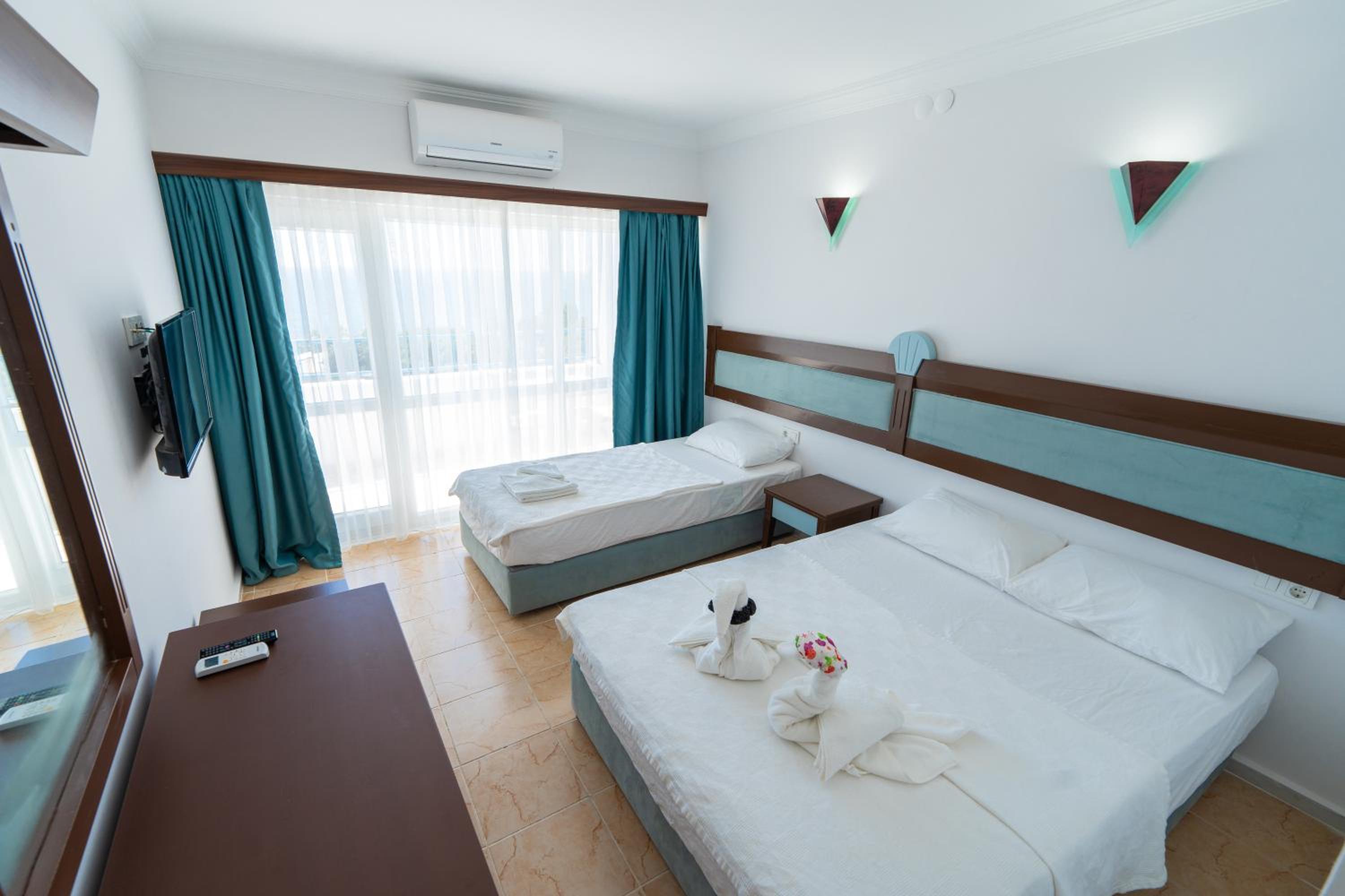Double Or Twin Room With Side Sea View