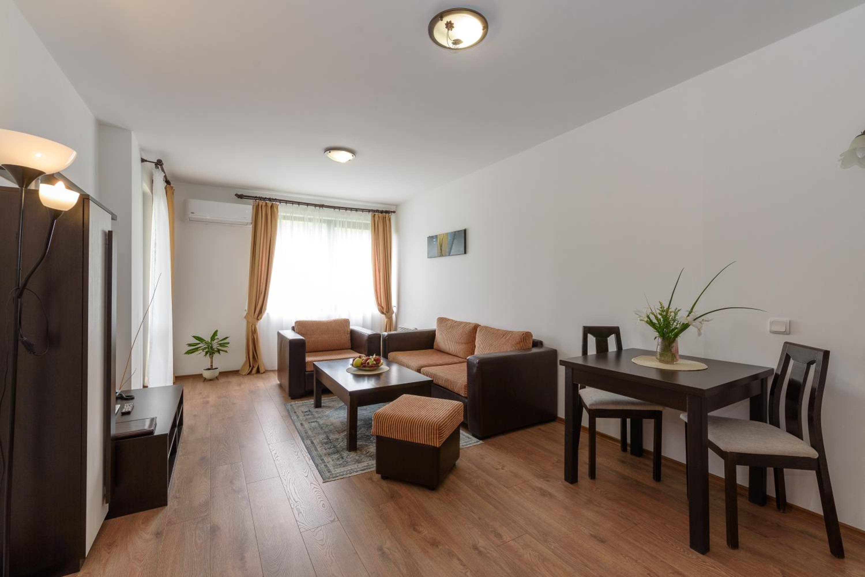 One-Bedroom Apartment - Photo 3