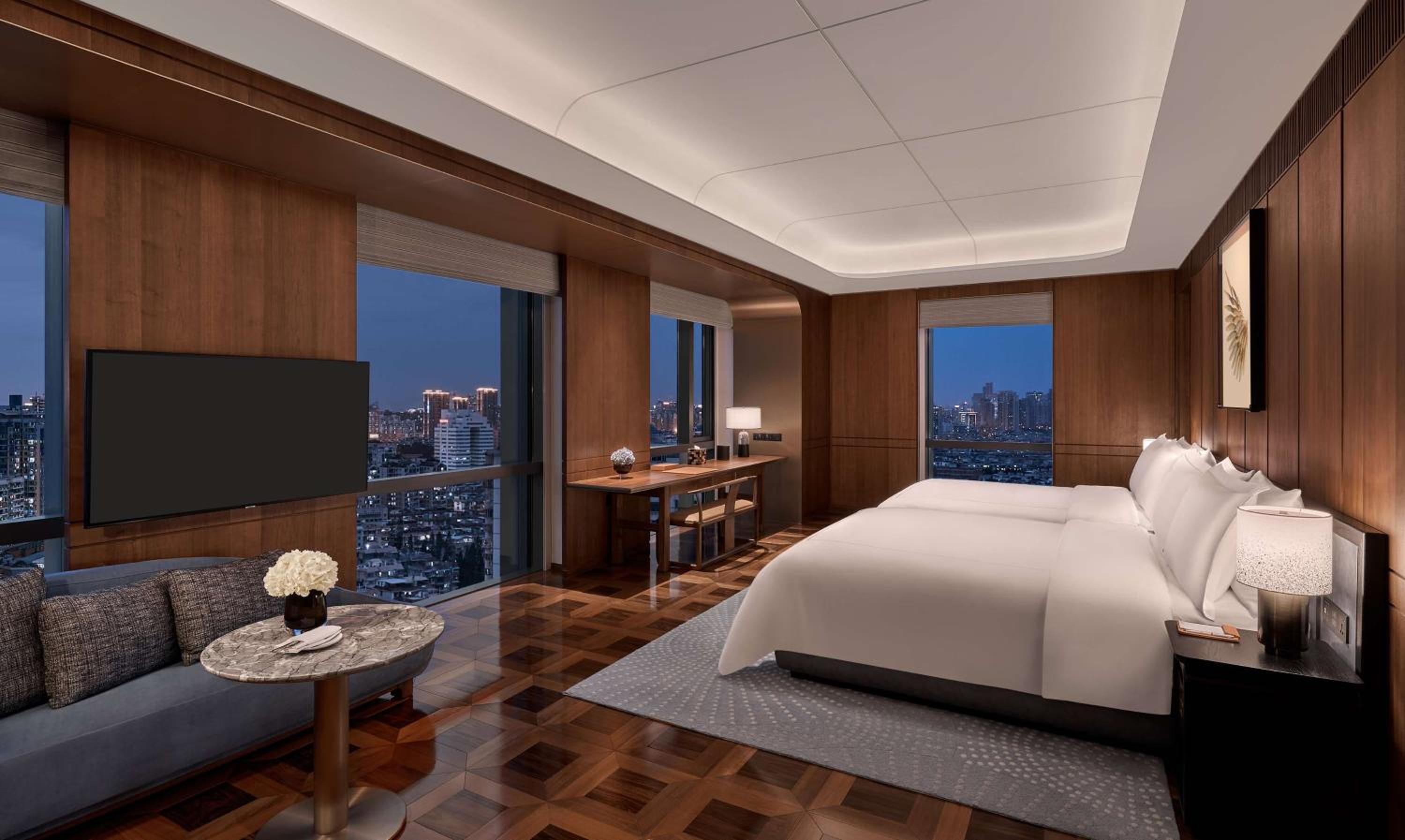 Grand Studio with Two Queen Beds - Photo 1