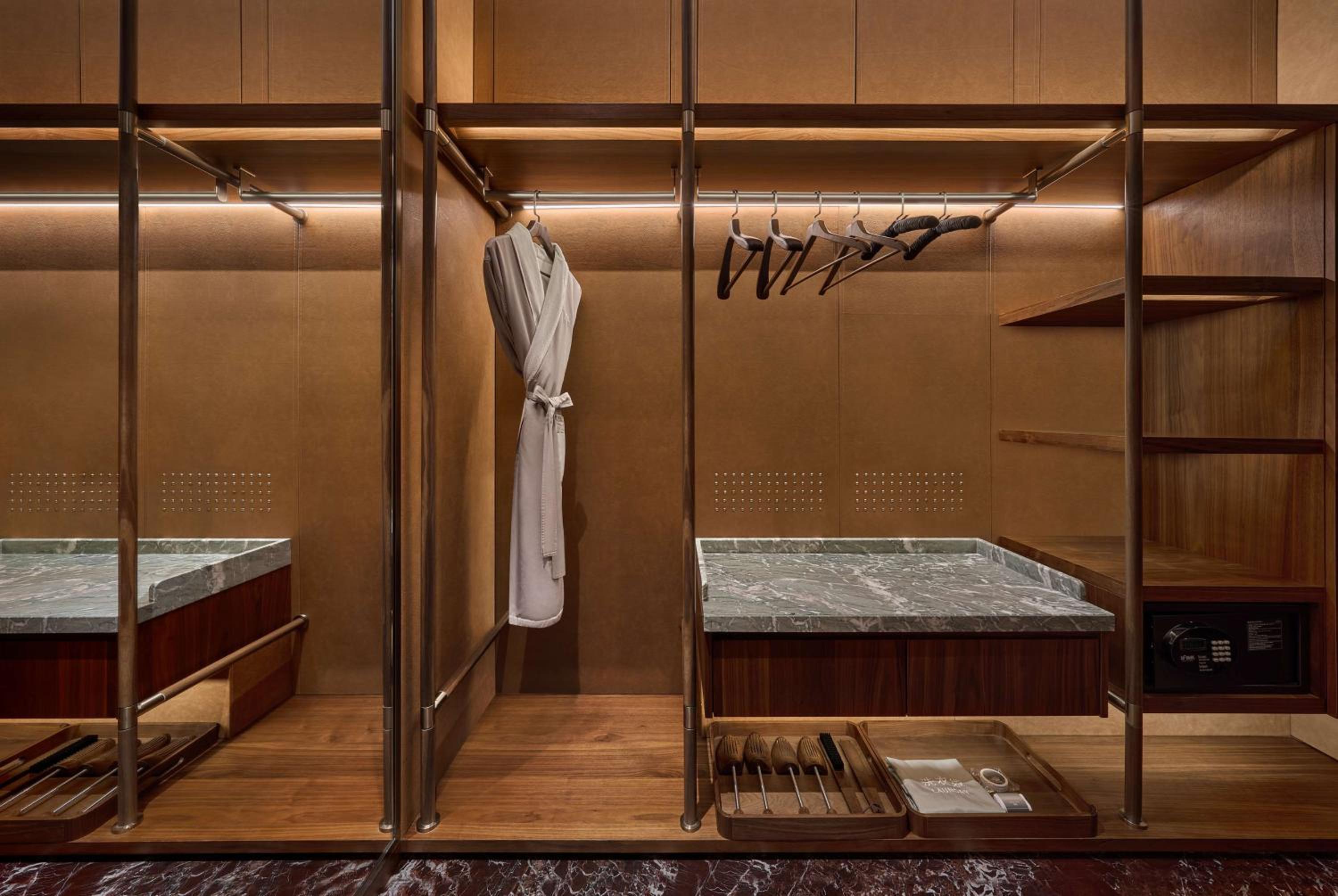 Deluxe King Room - Photo 5