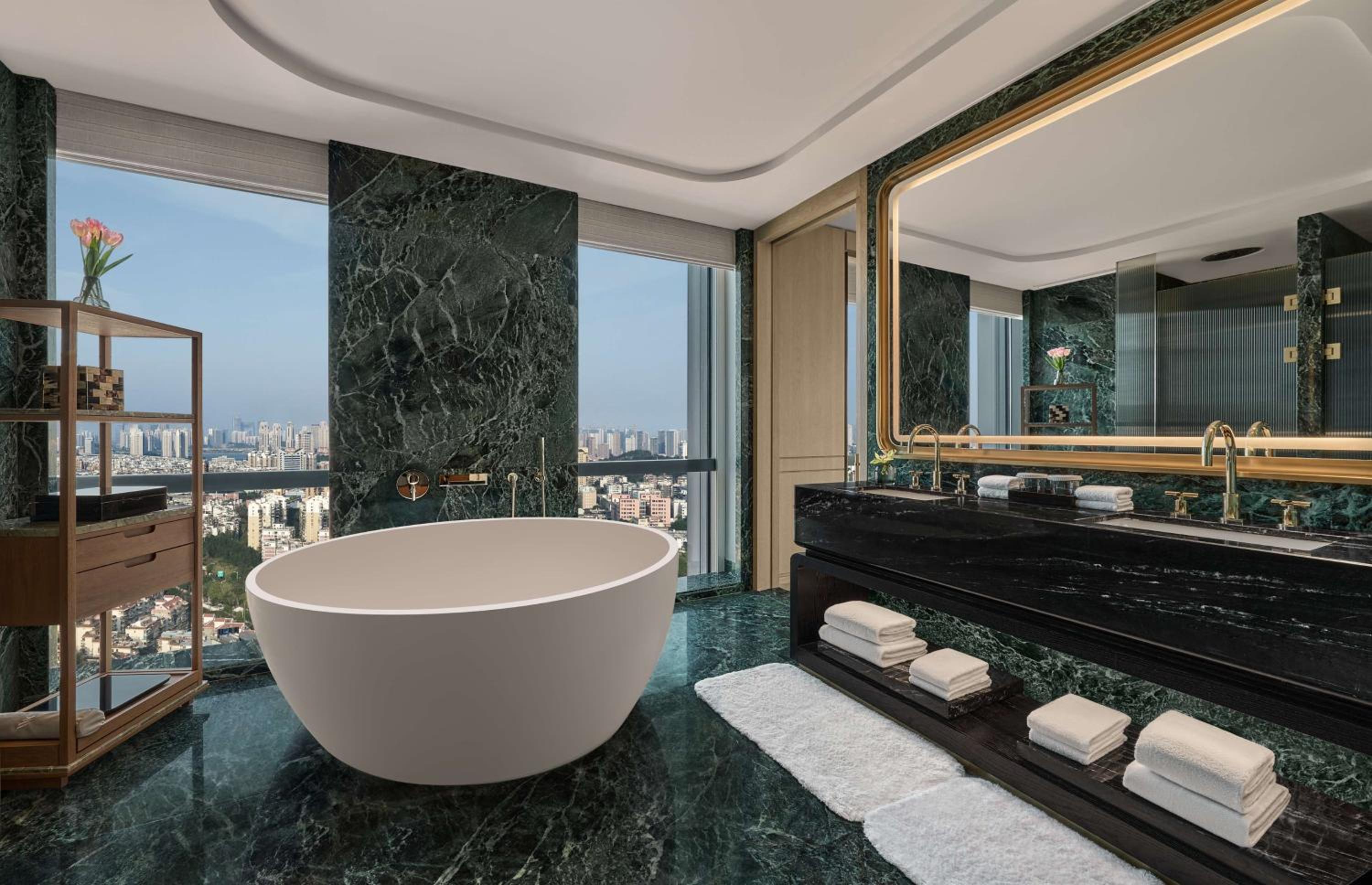King Panoramic Room - Photo 3