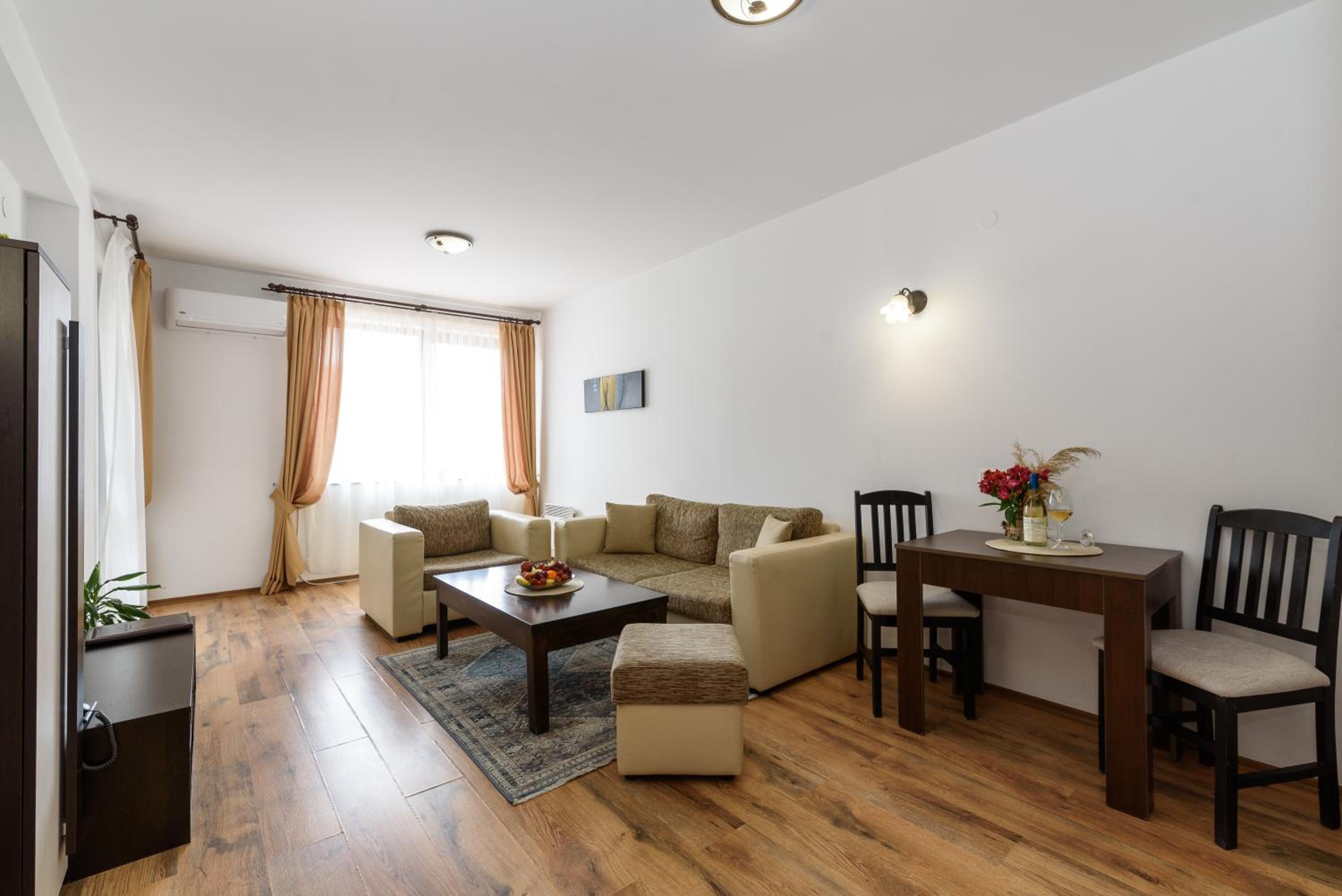 One-Bedroom Apartment - Photo 1
