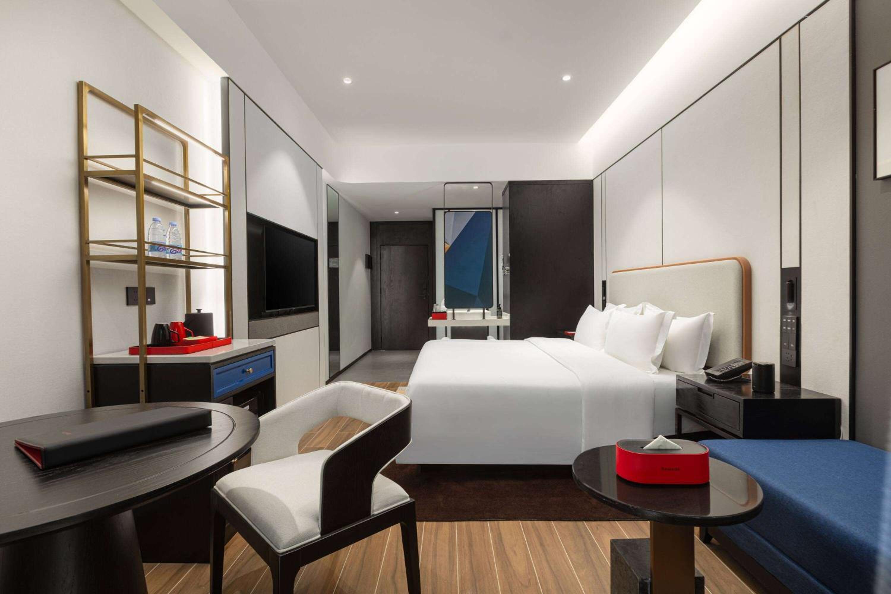 Deluxe King Room photo 1