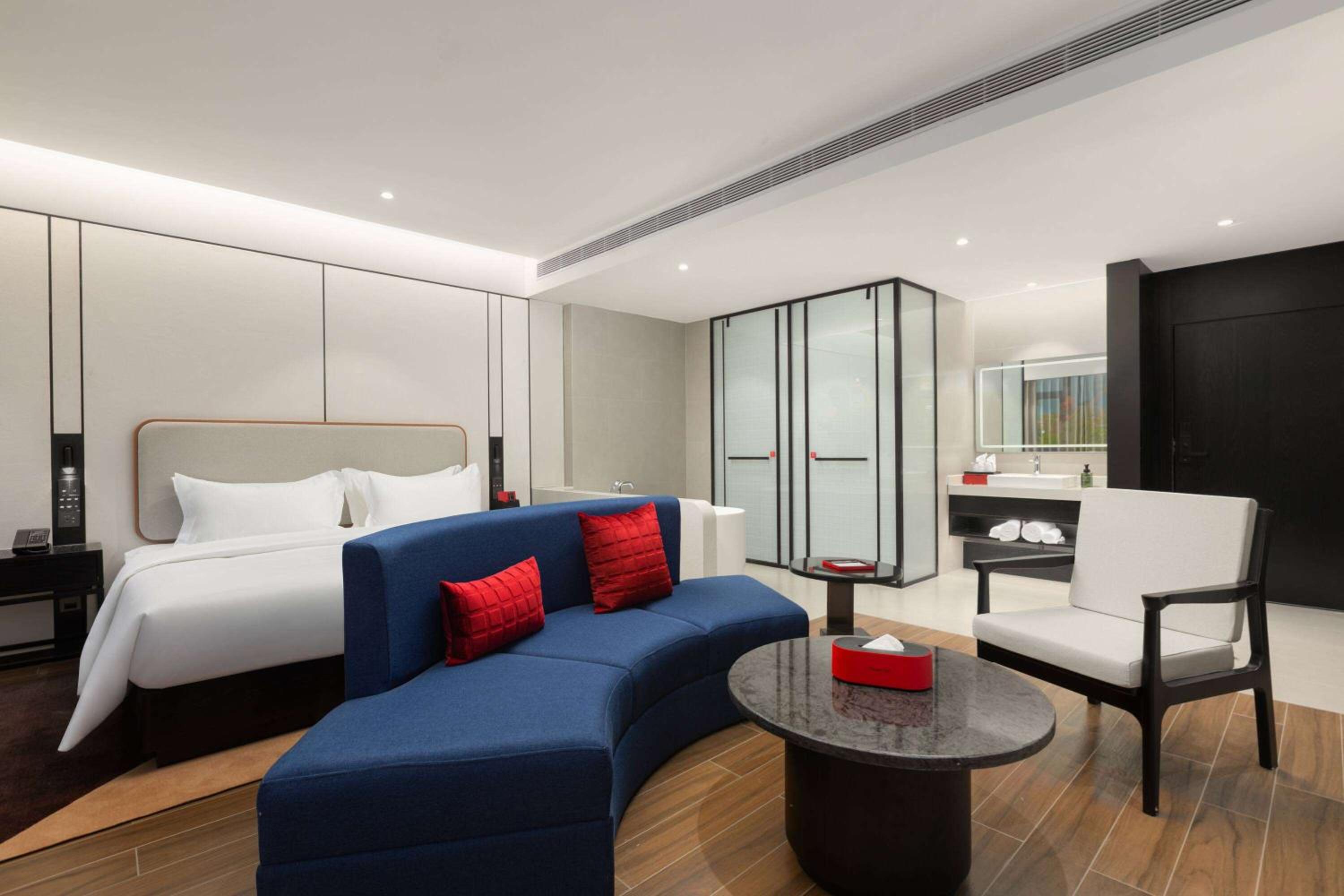 Deluxe King Room photo 2