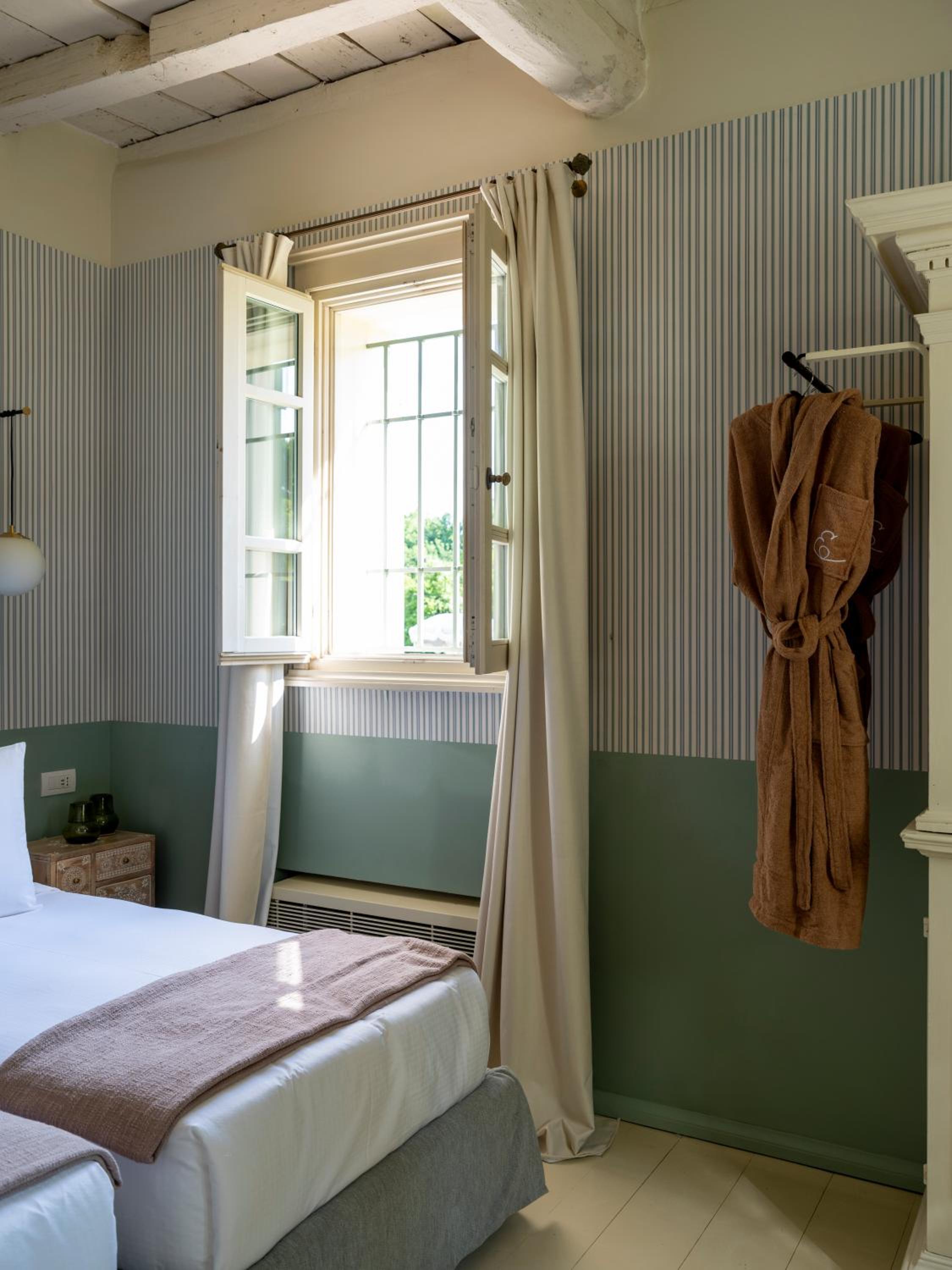 Double or Twin Room - Photo 9