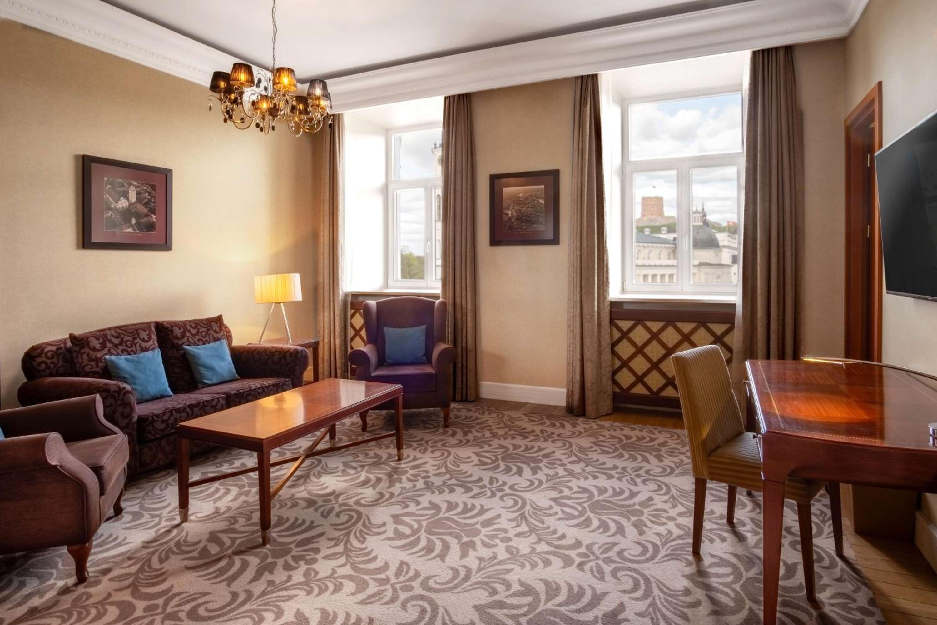 One-Bedroom King Suite