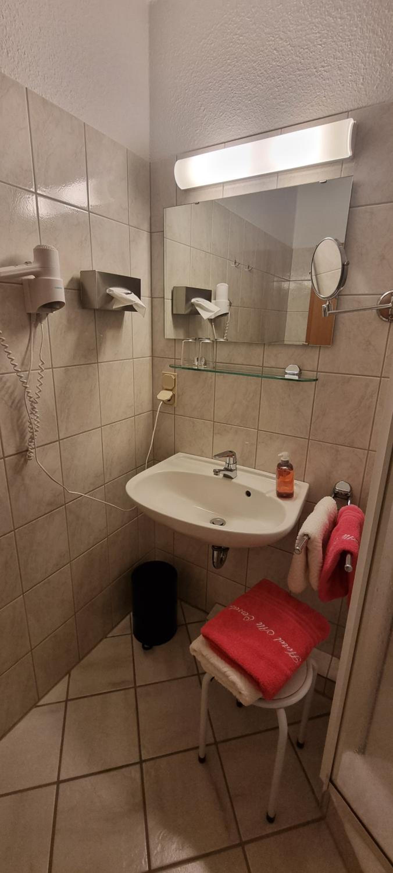 Small Double Room - Photo 5