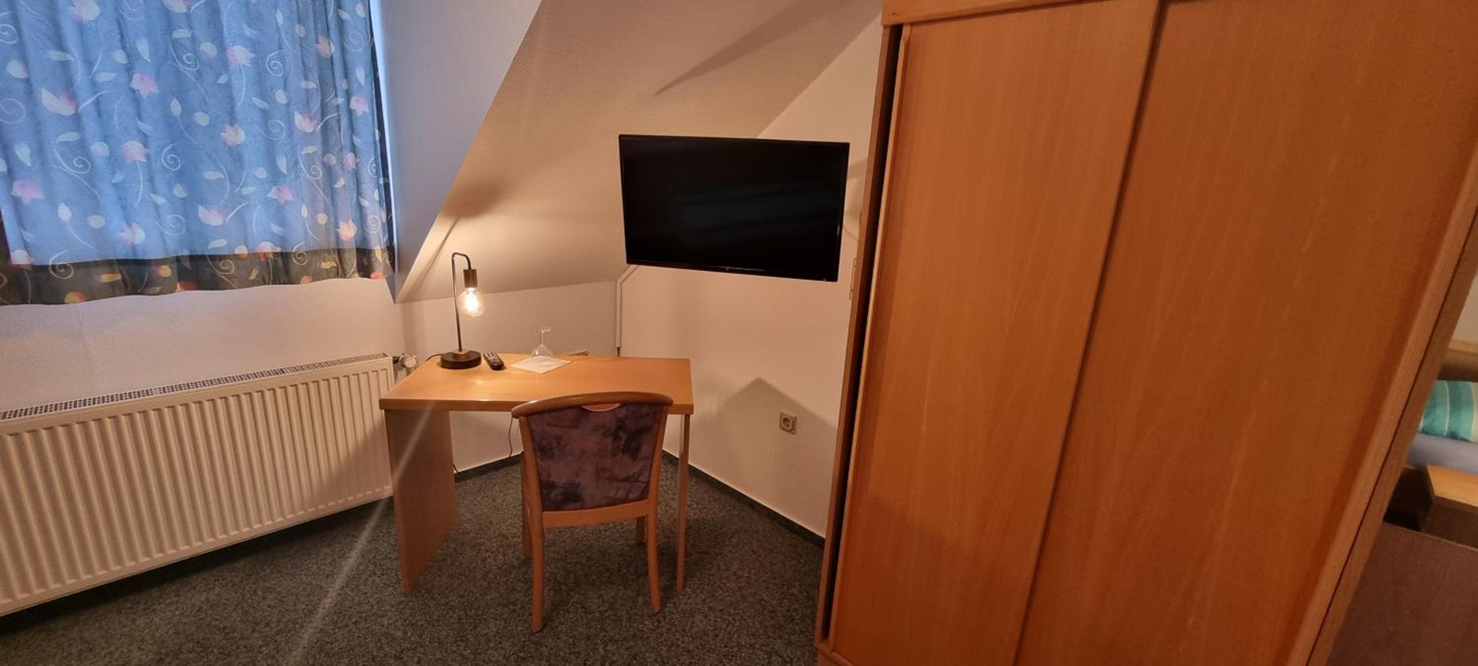 Small Double Room - Photo 3