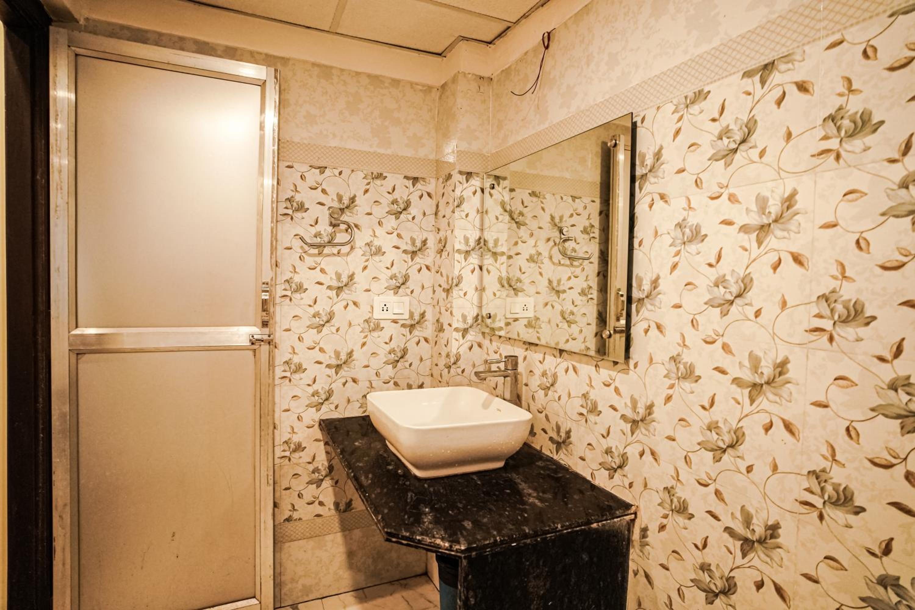Queen Room photo 3