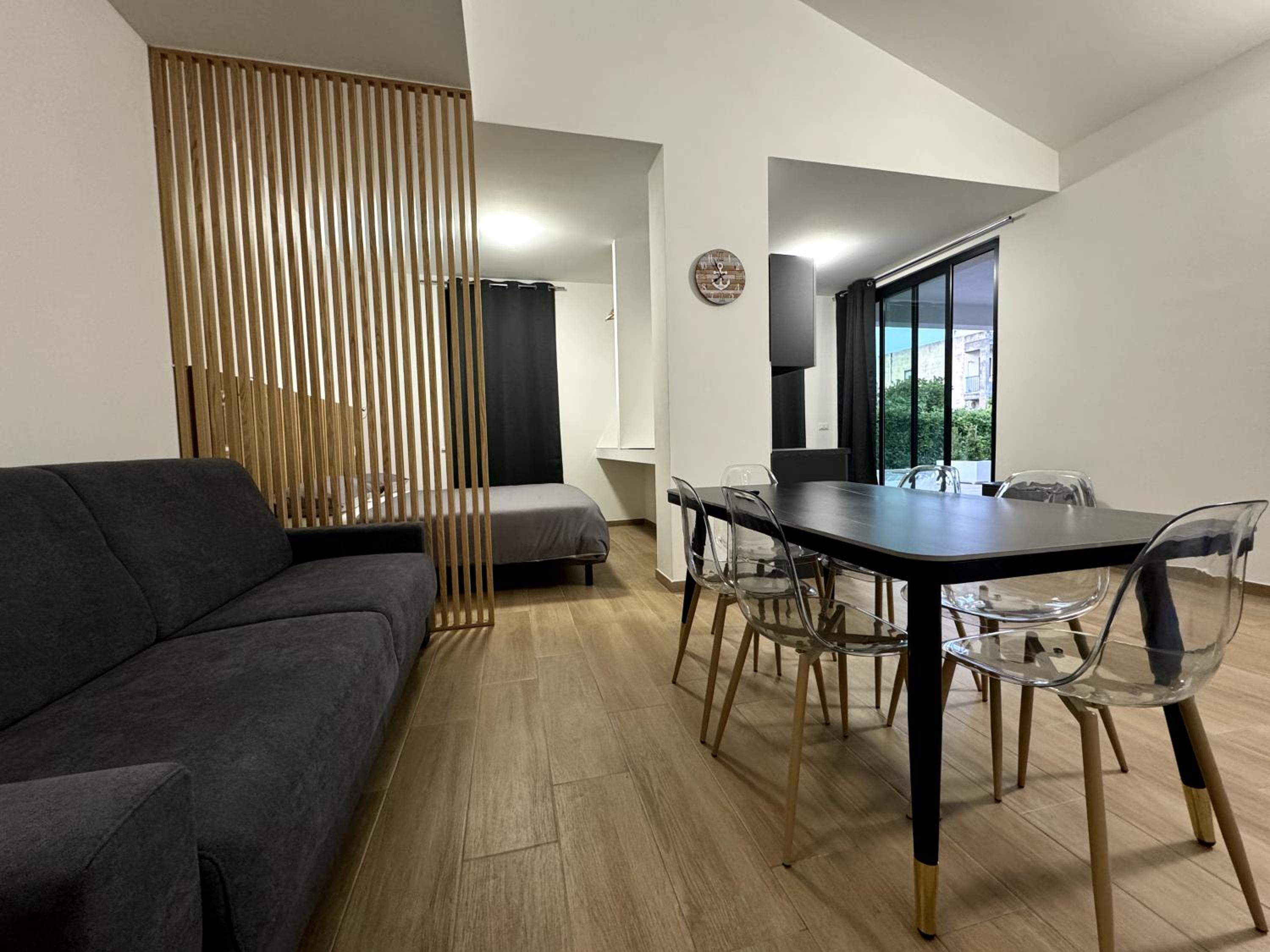 Deluxe Apartment photo 2