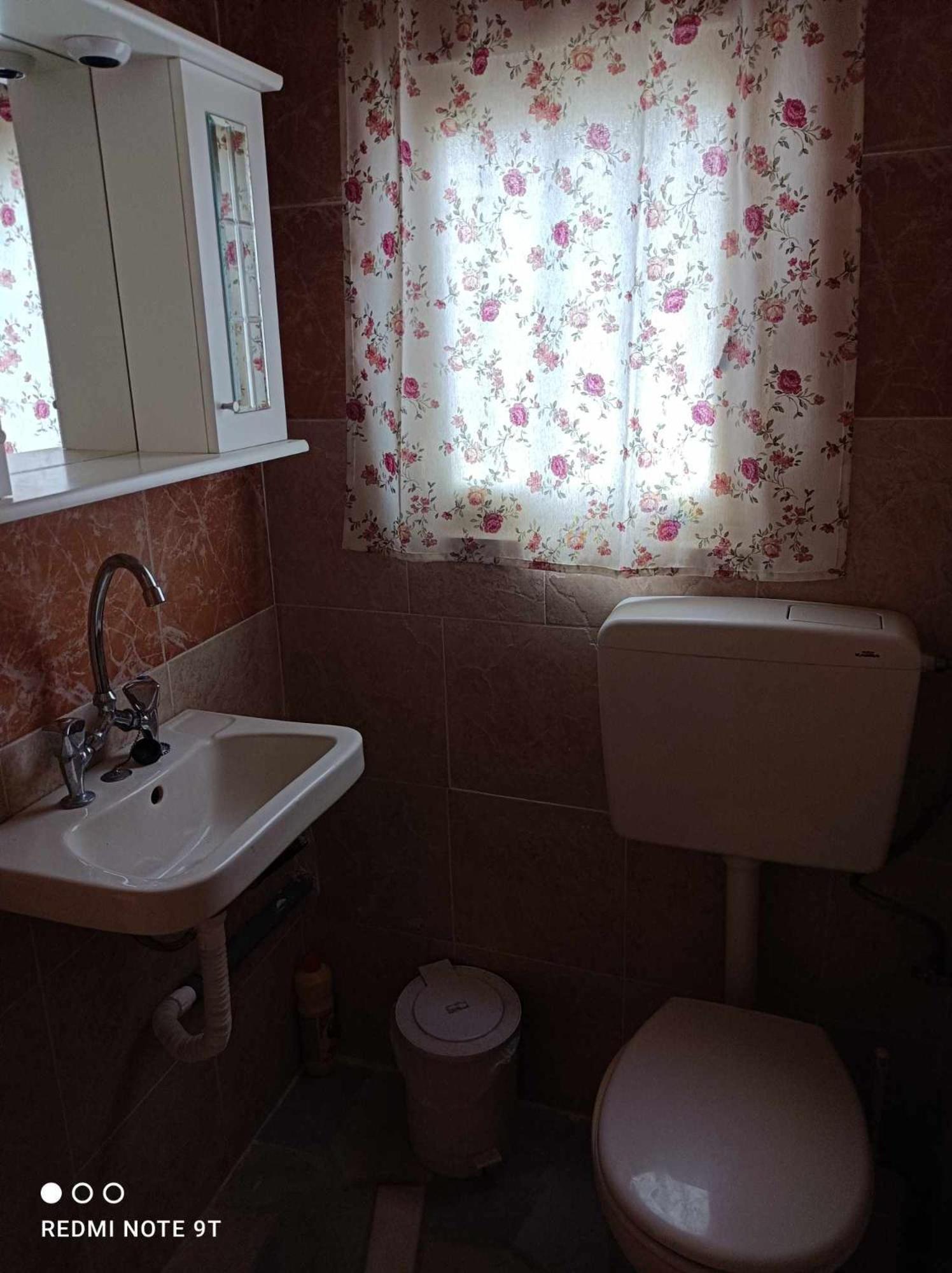 One-Bedroom House - Photo 11