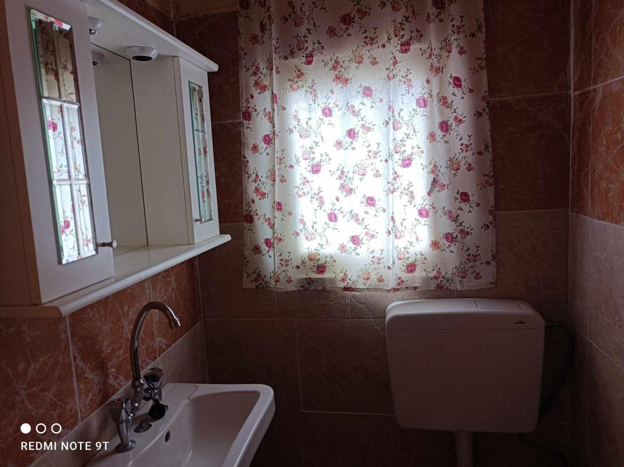 One-Bedroom House - Photo 13