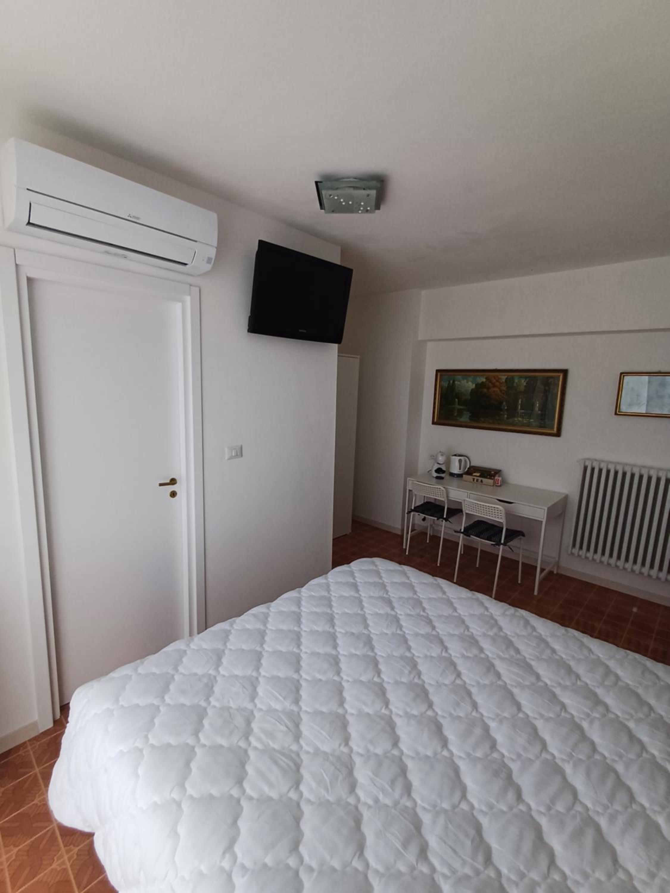 Double Room with Private Bathroom photo 1