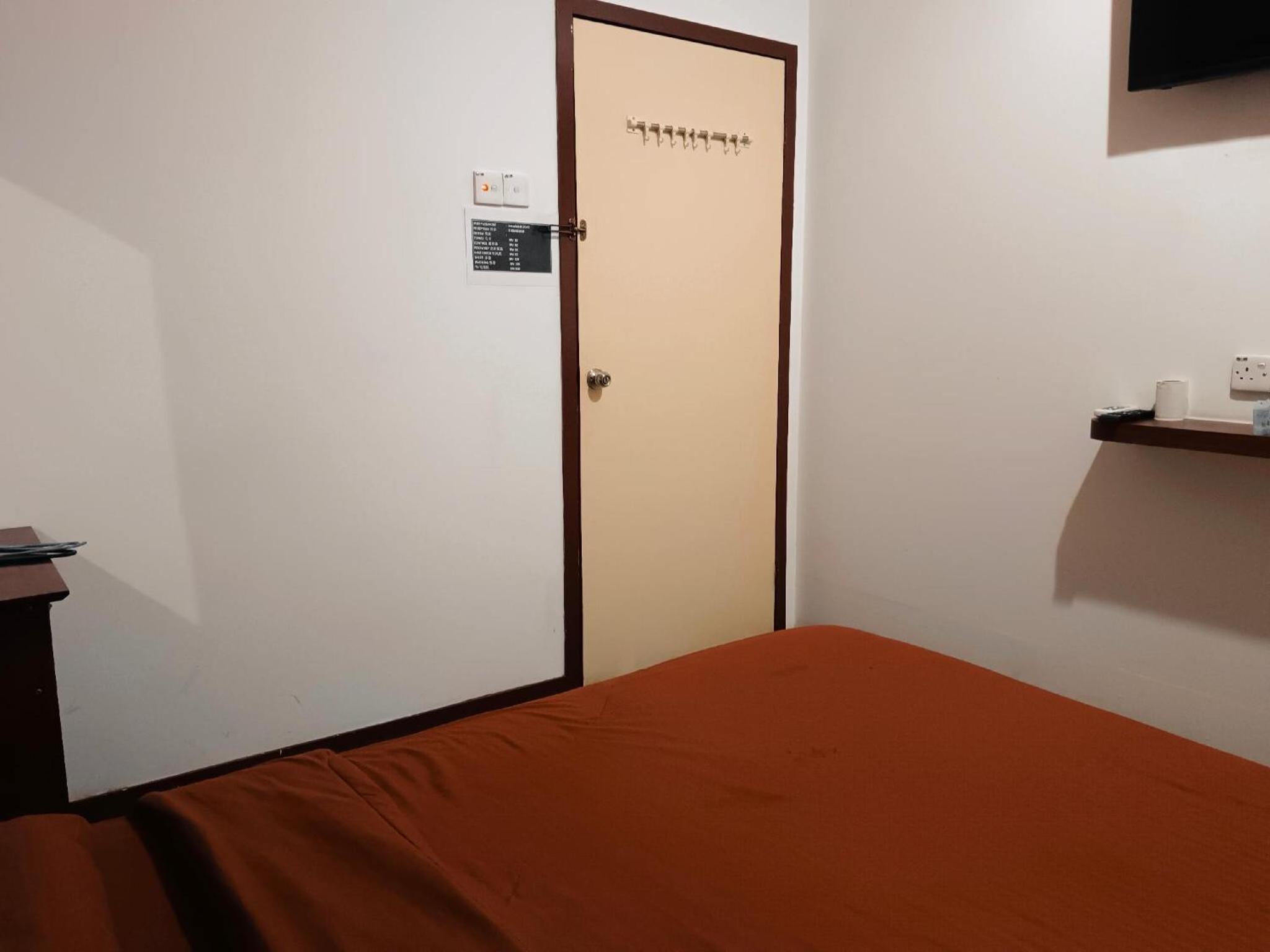 Deluxe Queen Room - Photo 2