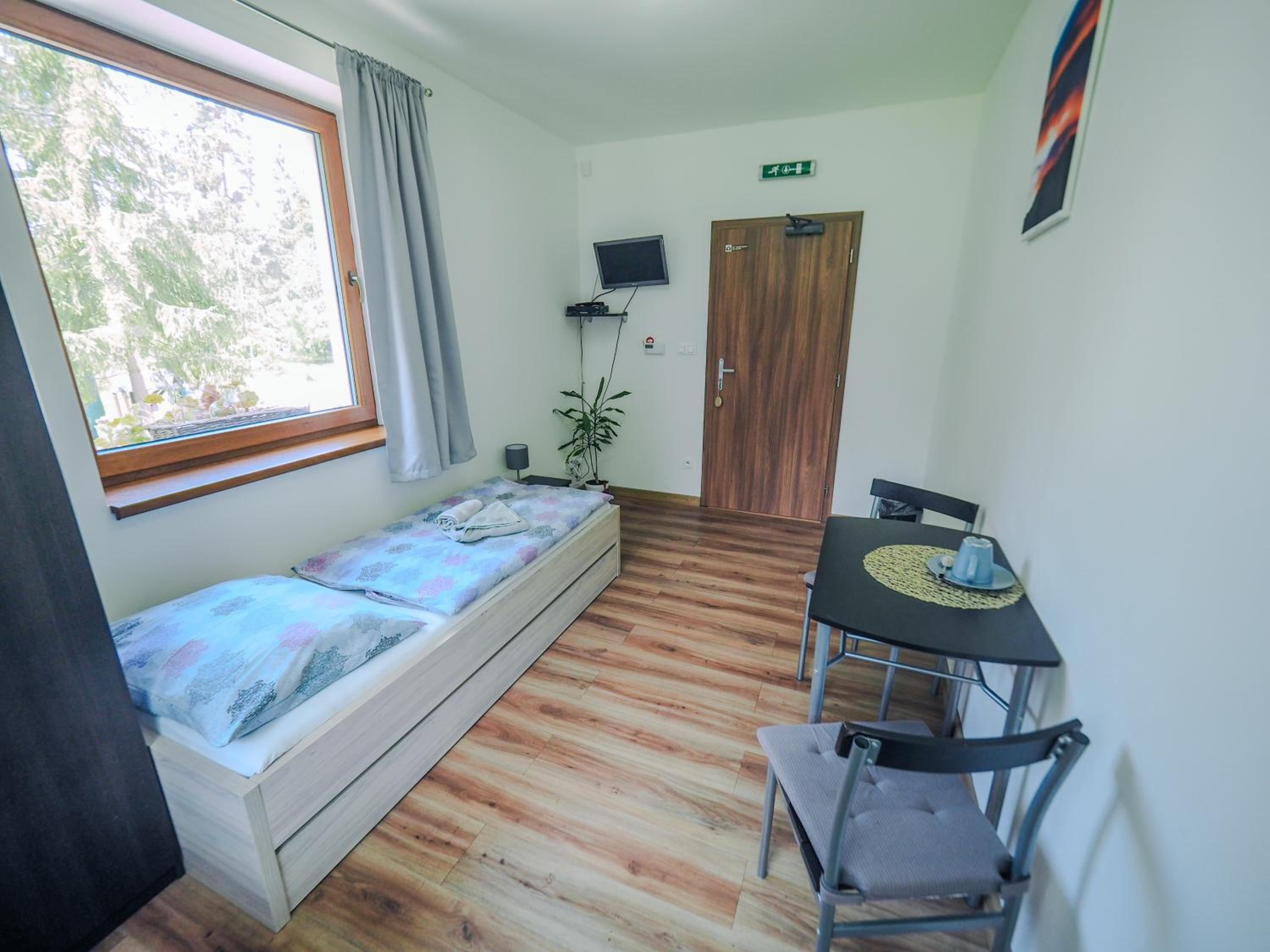 Single Room with Shared Bathroom photo 3