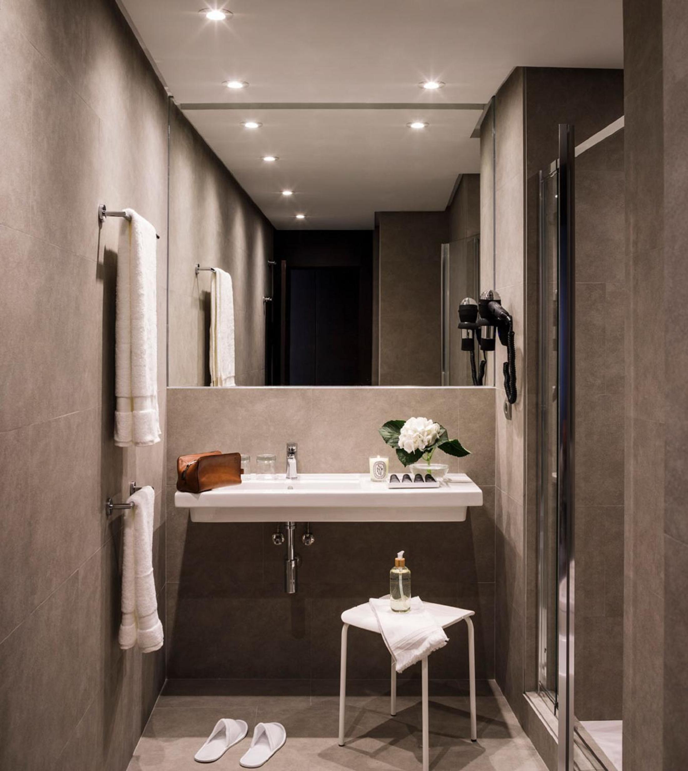Superior Double or Twin Room - Photo 7