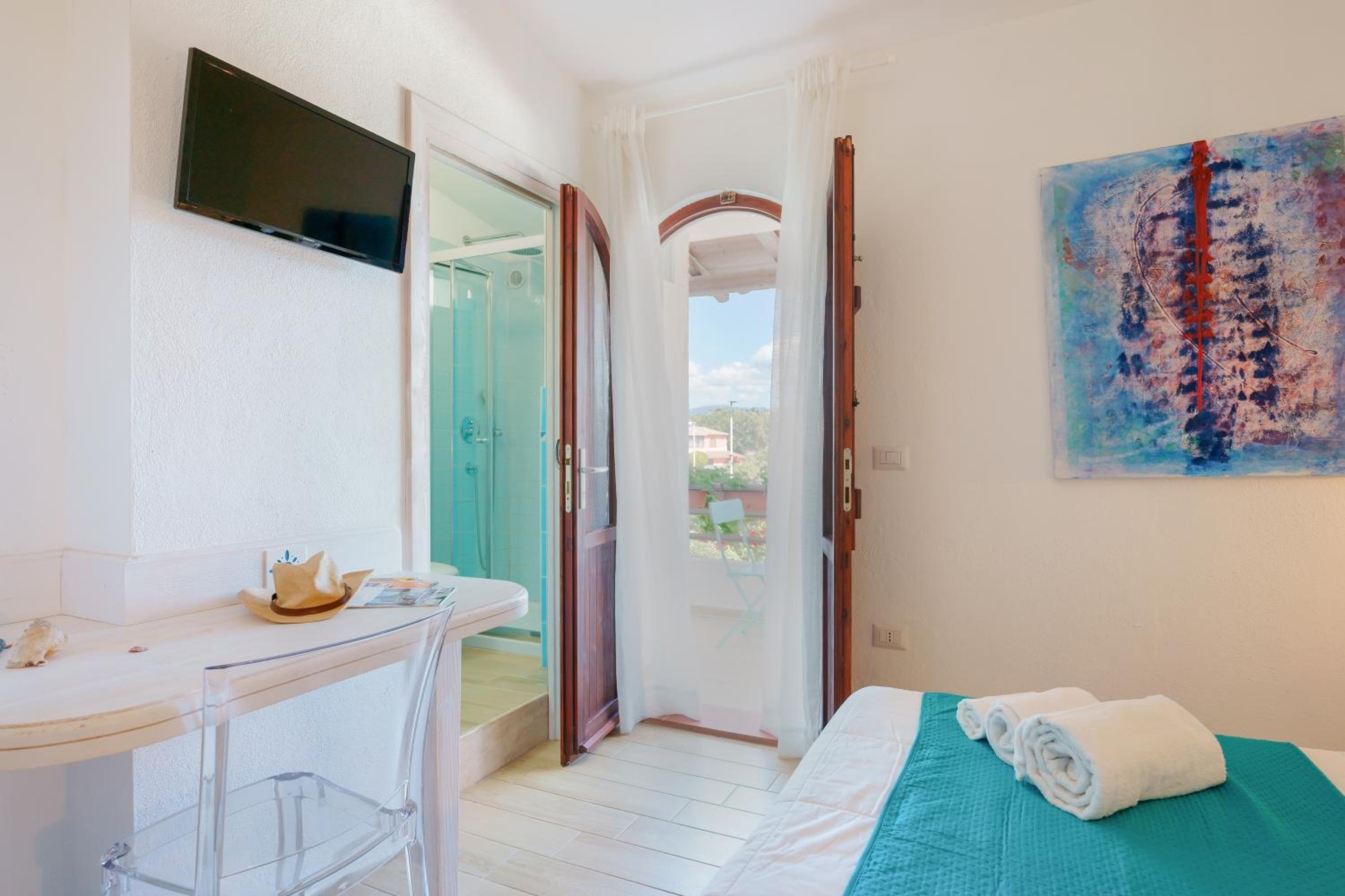 Double or Twin Room with Balcony - Photo 20