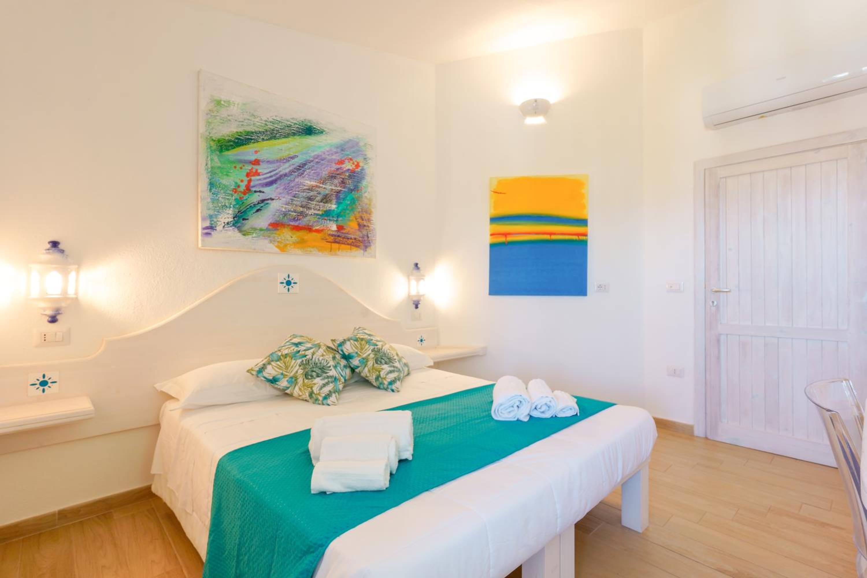Double or Twin Room with Balcony - Photo 12