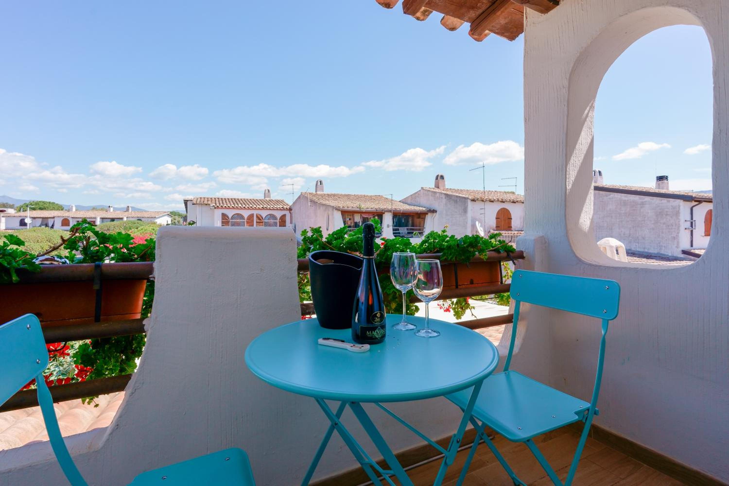 Double or Twin Room with Balcony - Photo 4