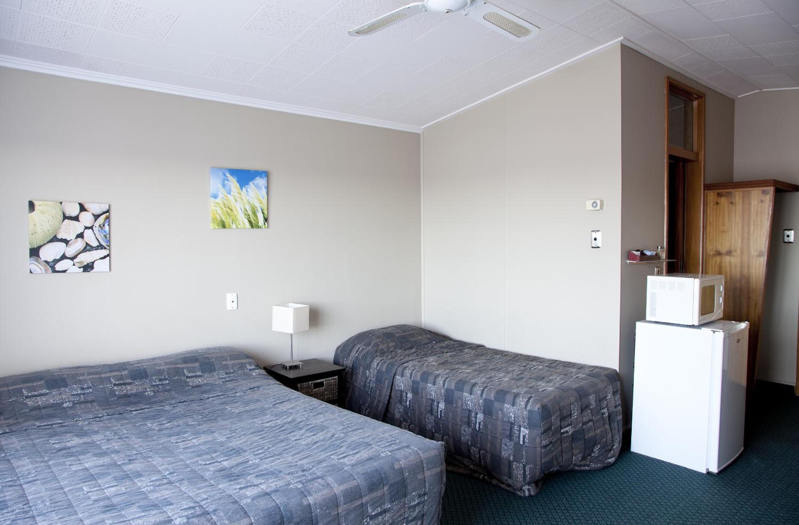 Upstairs Studio Twin Room - Photo 1