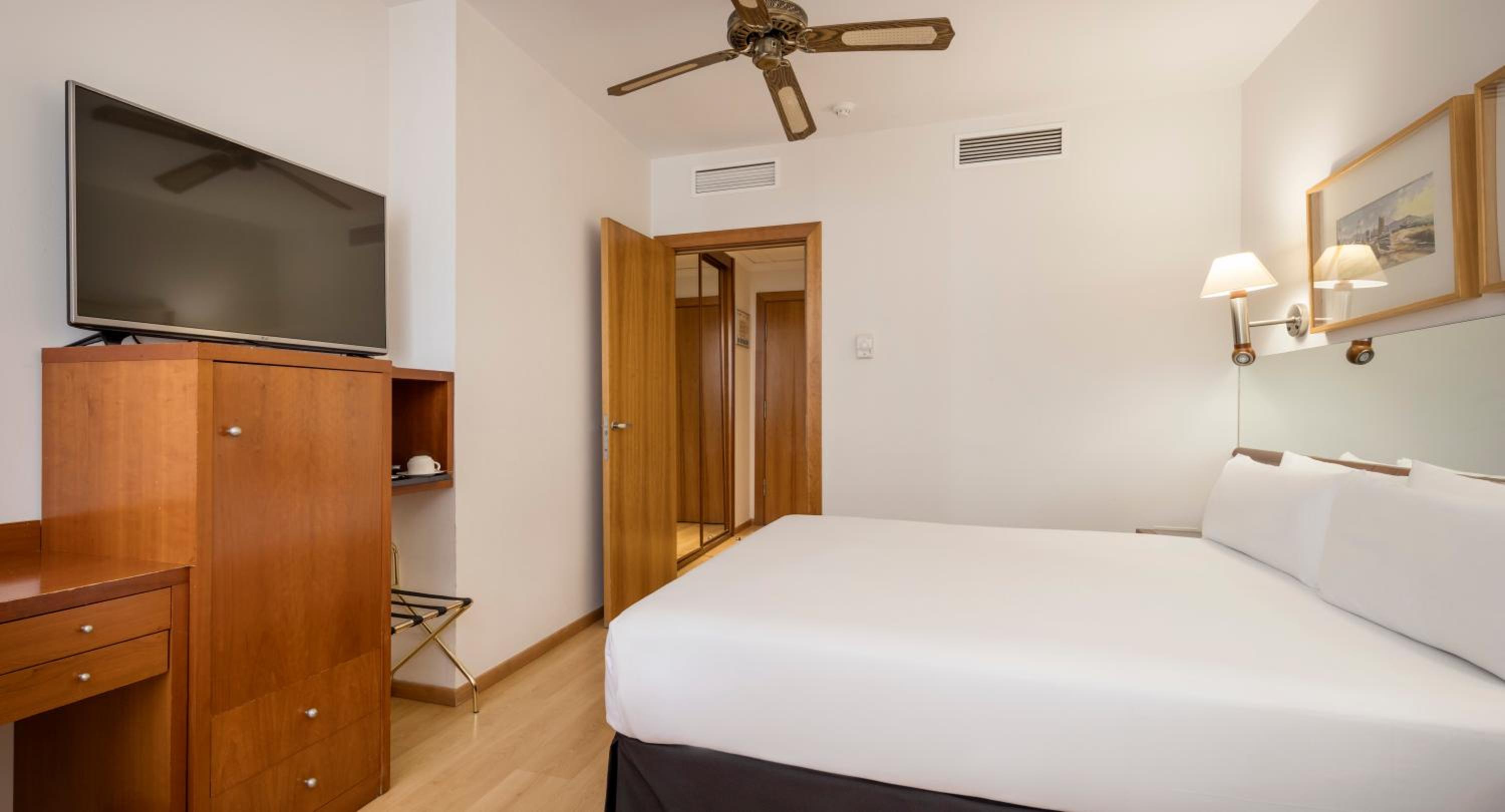 Triple Room (2 Adults + 1 Child) photo 3