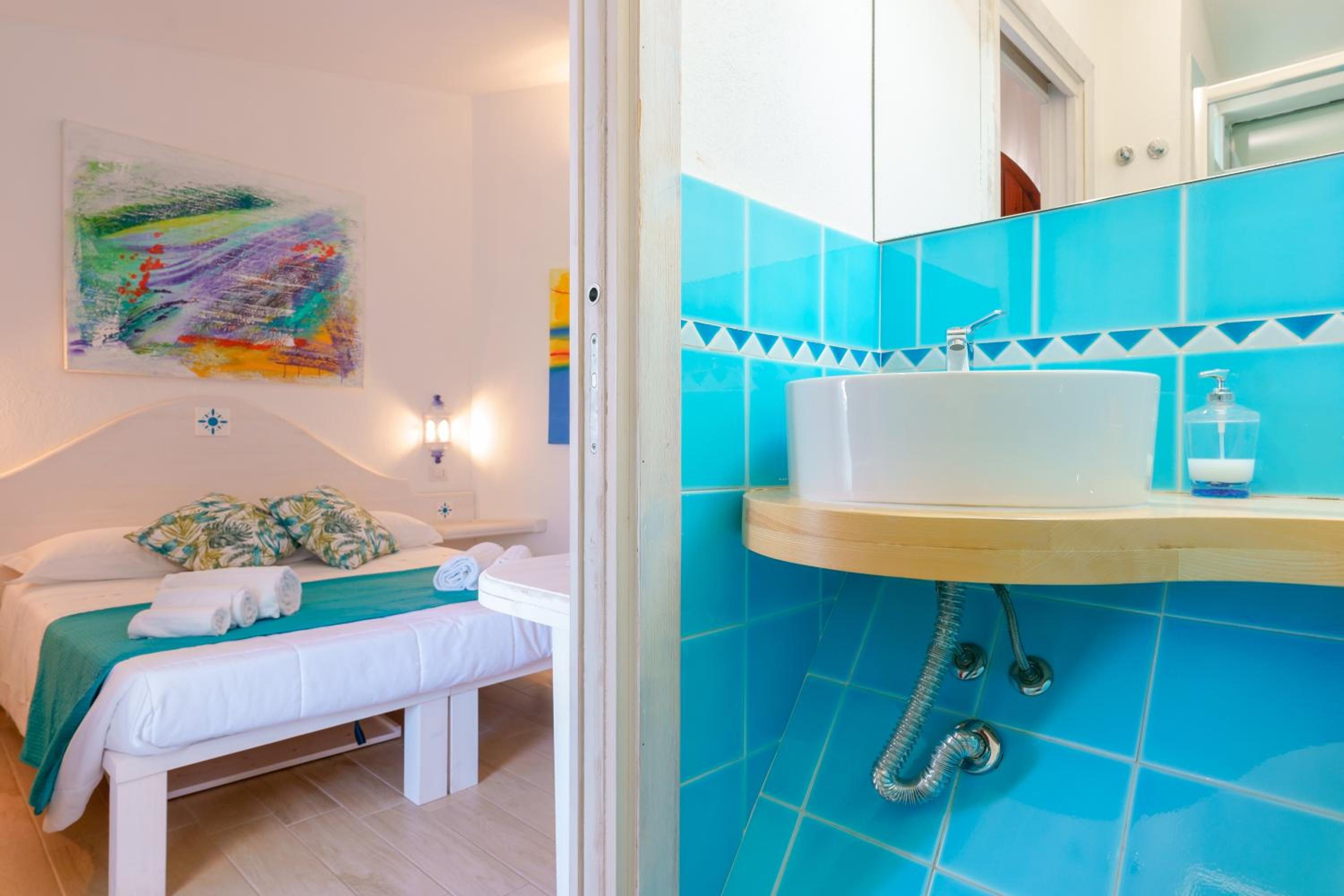 Double or Twin Room with Balcony - Photo 22