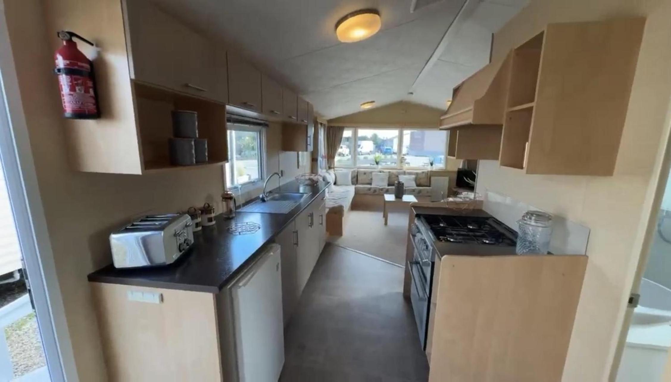 Mobile Home photo 2