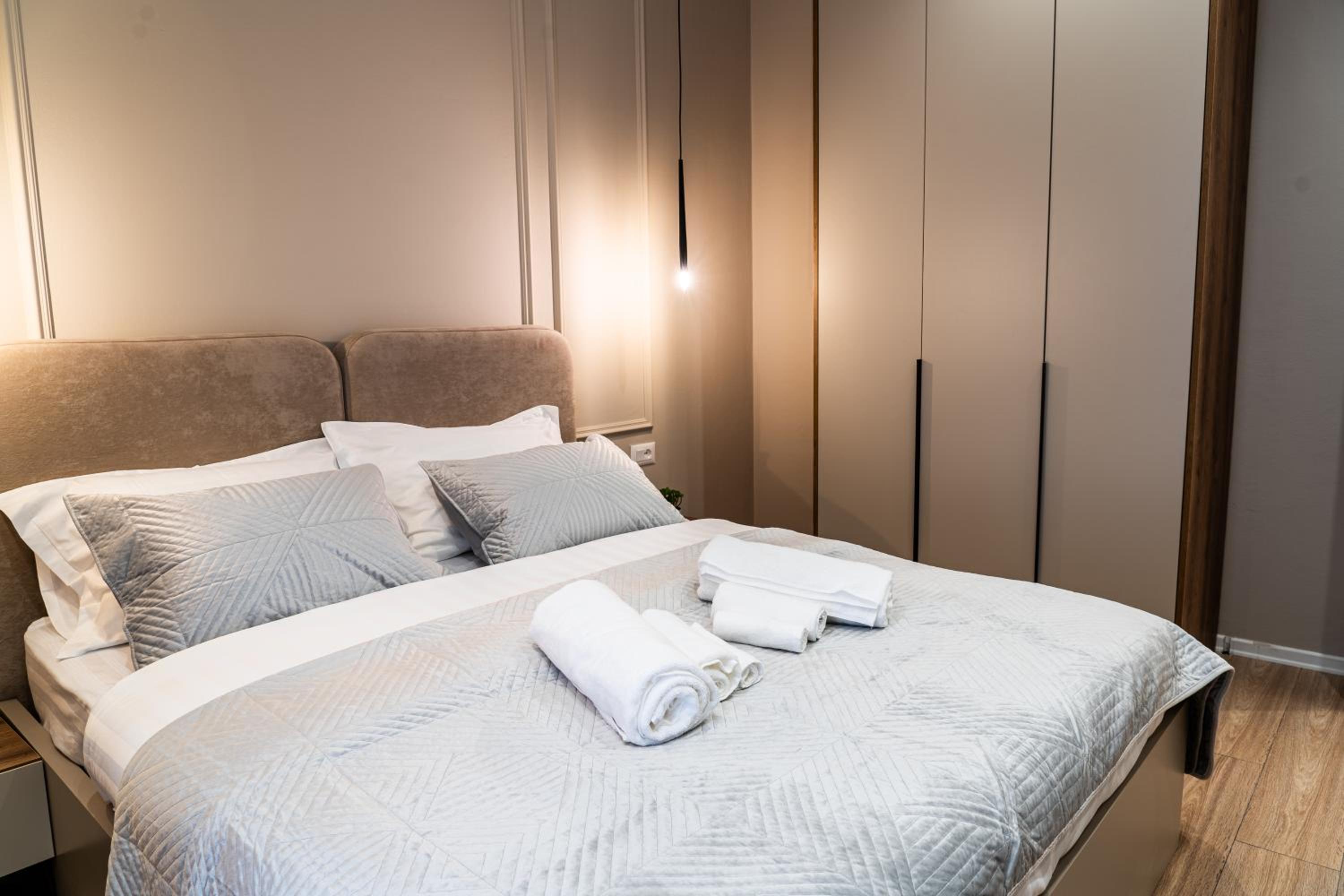 One-Bedroom Apartment with Balcony