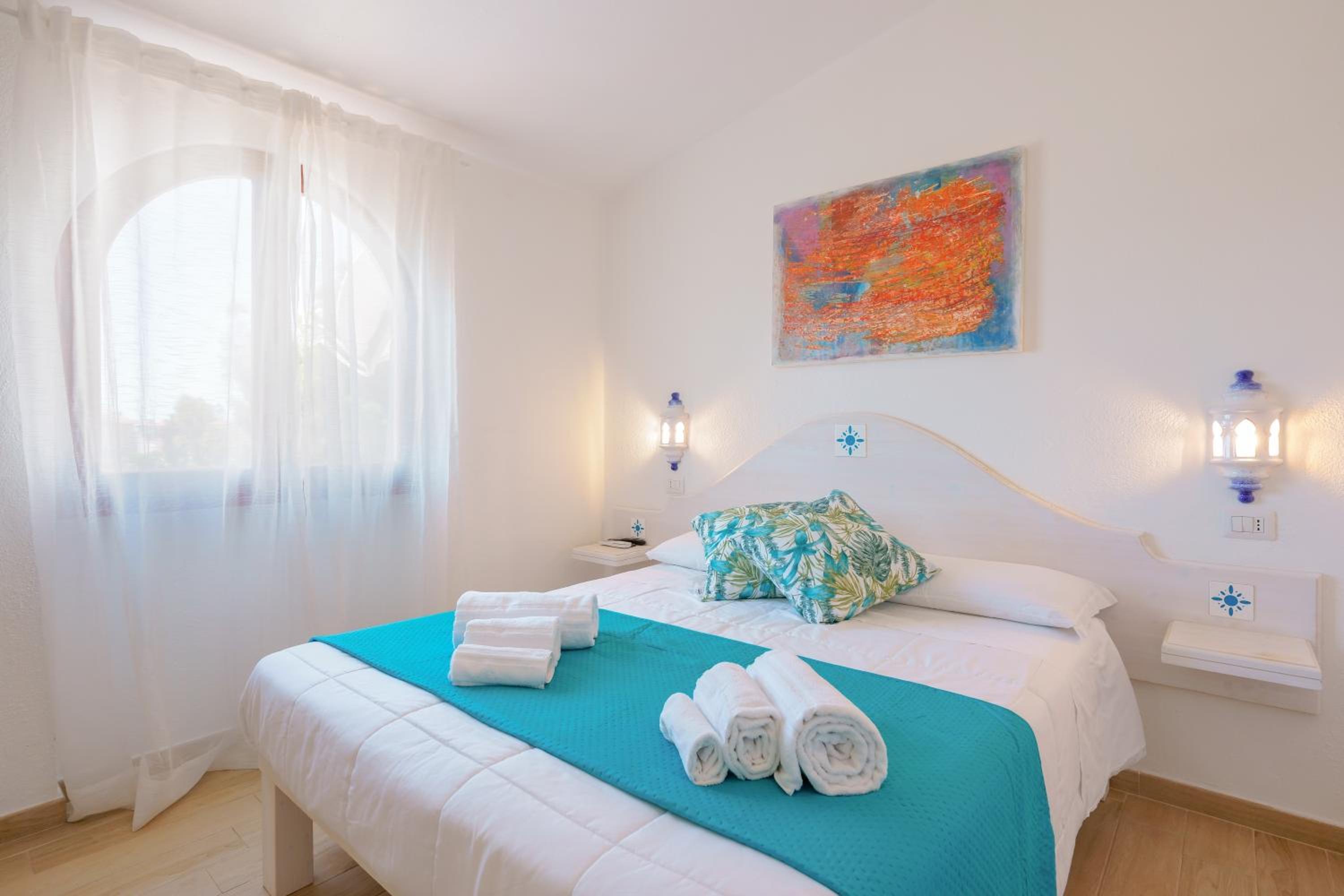 Double or Twin Room with Private Bathroom - Photo 18