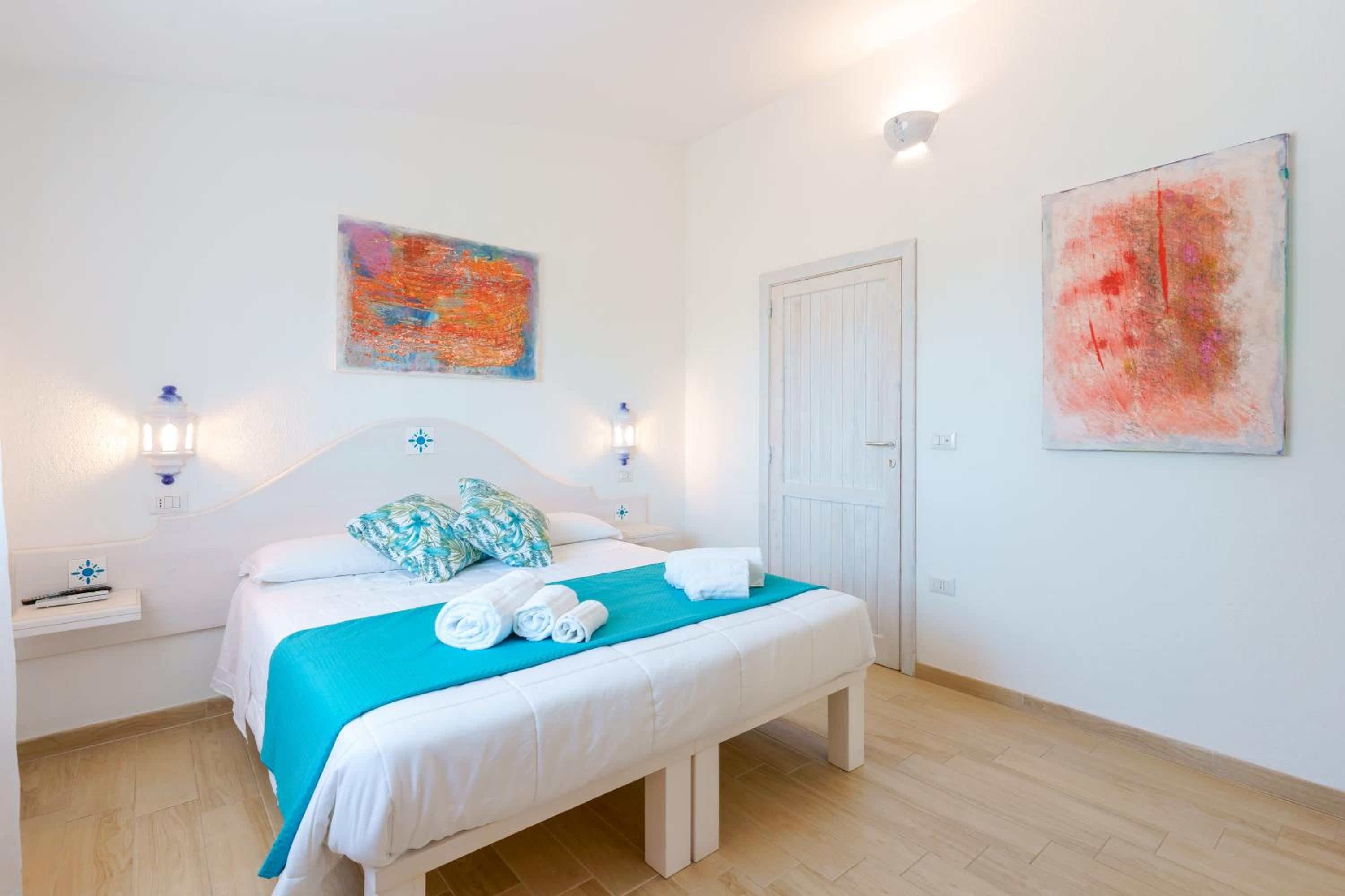 Double or Twin Room with Private Bathroom - Photo 19
