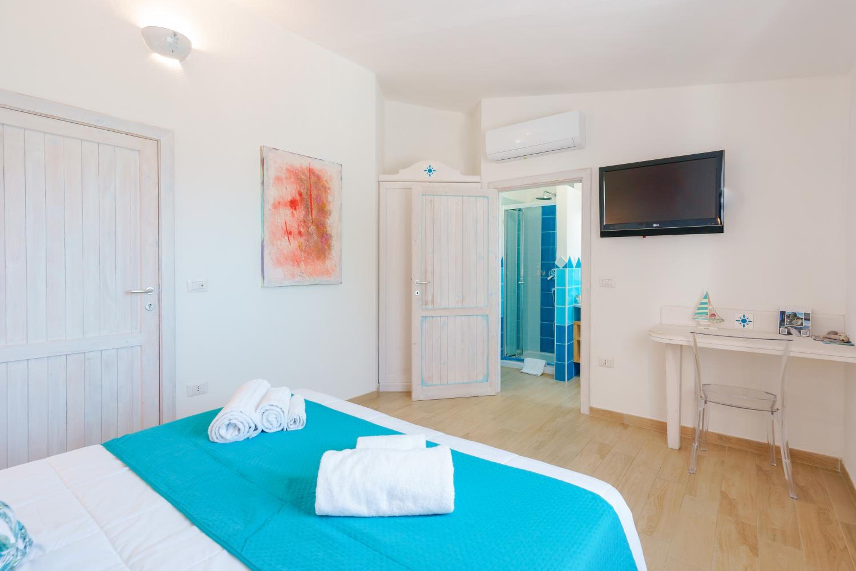 Double or Twin Room with Private Bathroom - Photo 20