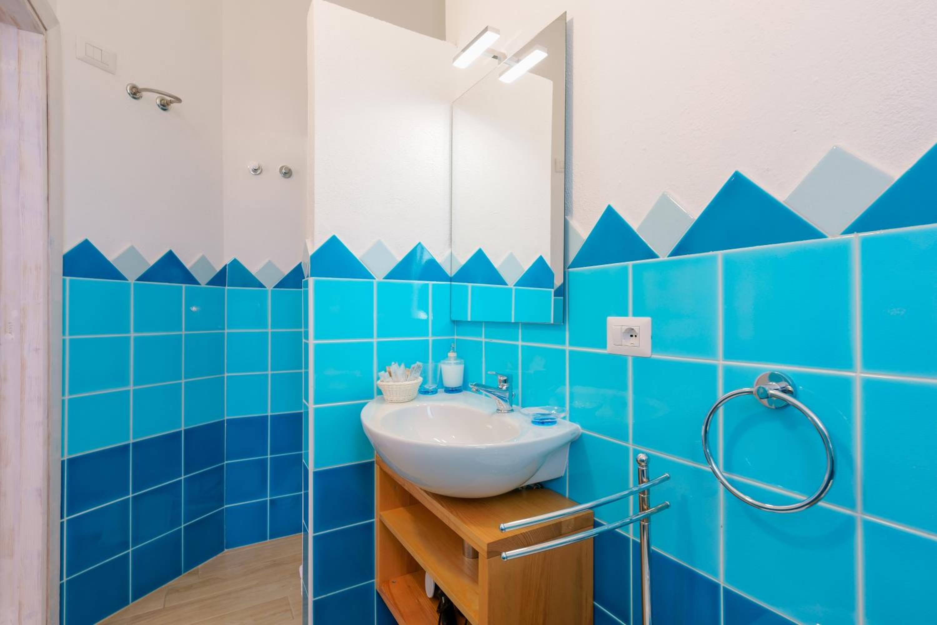 Double or Twin Room with Private Bathroom - Photo 7