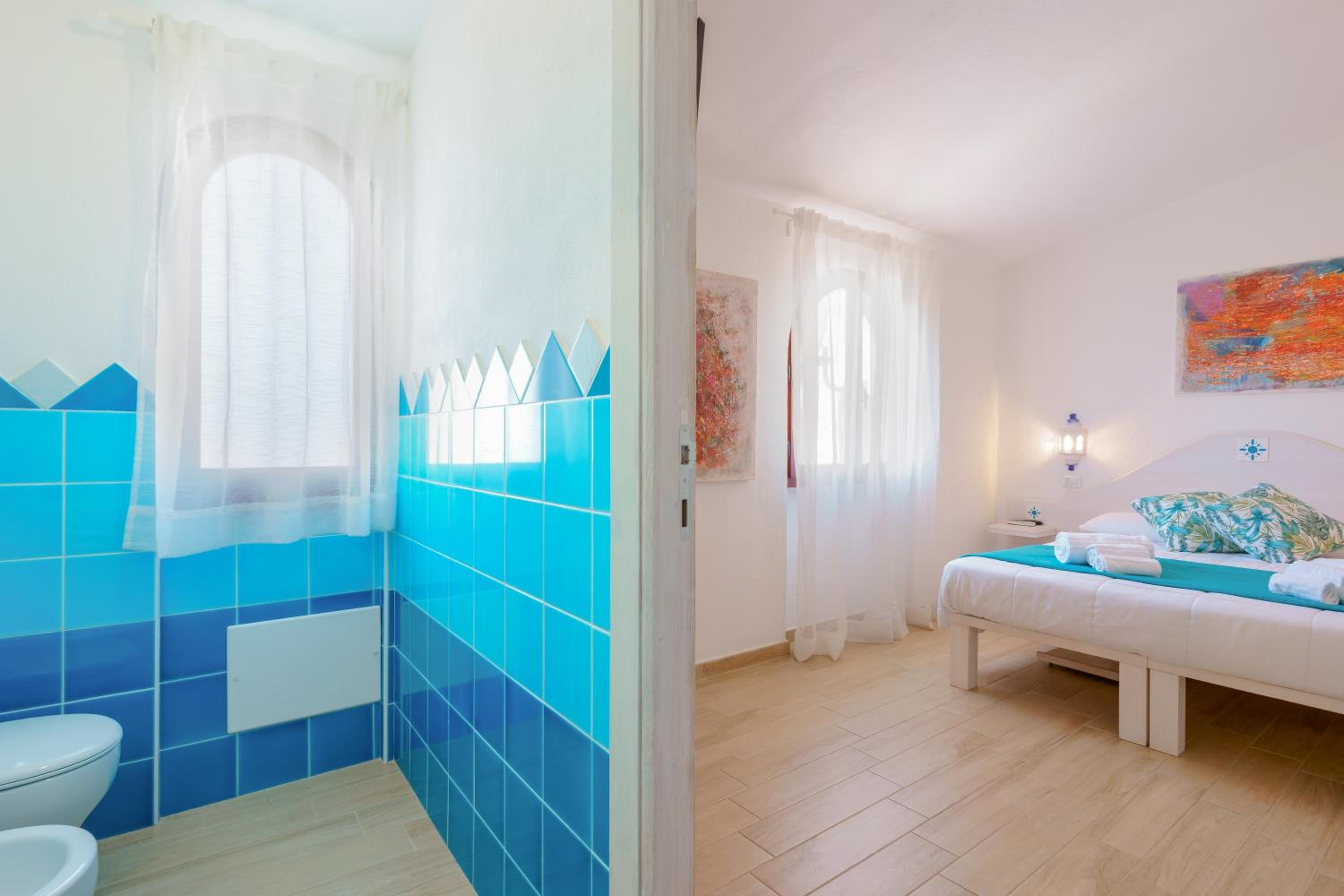 Double or Twin Room with Private Bathroom - Photo 6