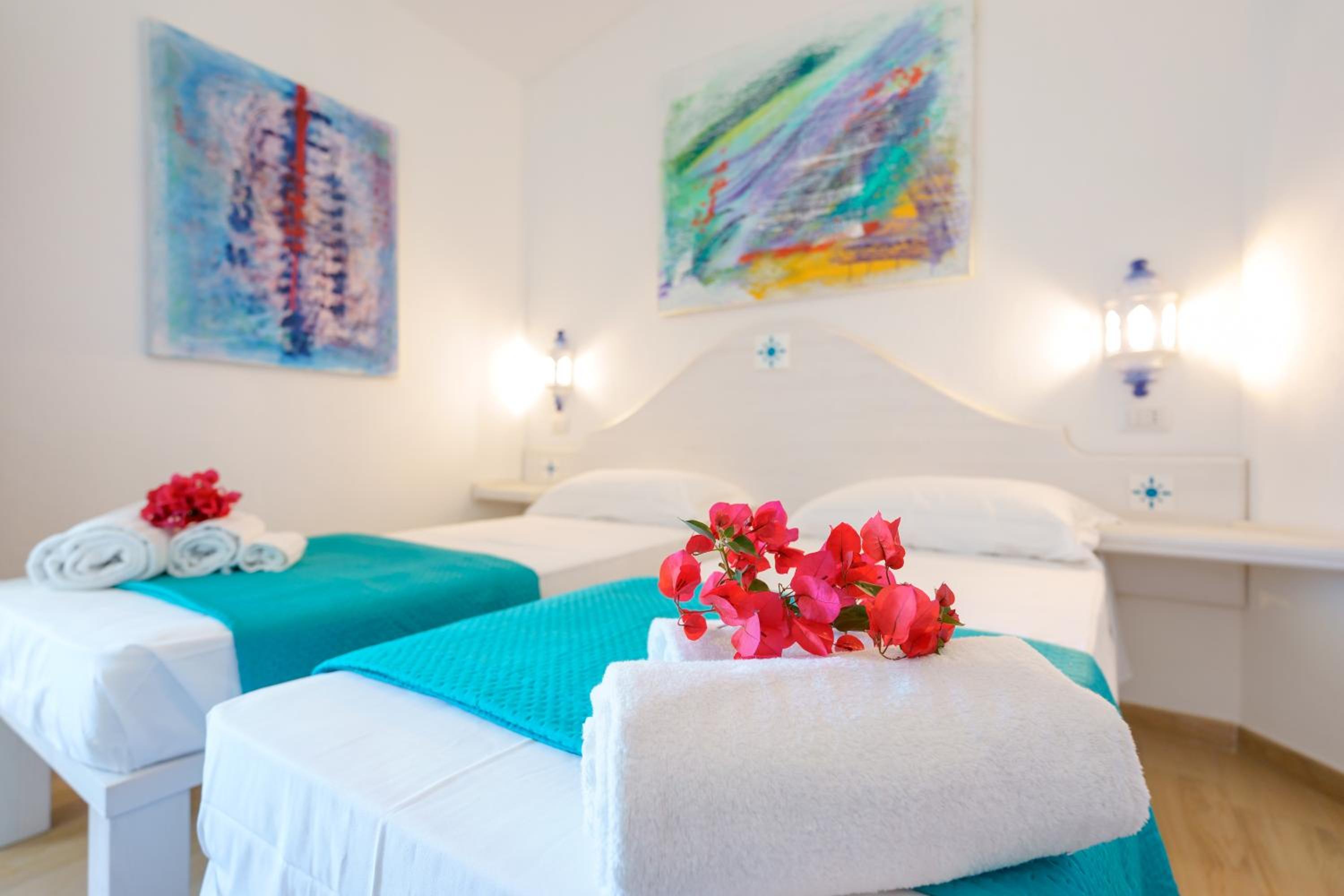 Double or Twin Room with Balcony - Photo 15