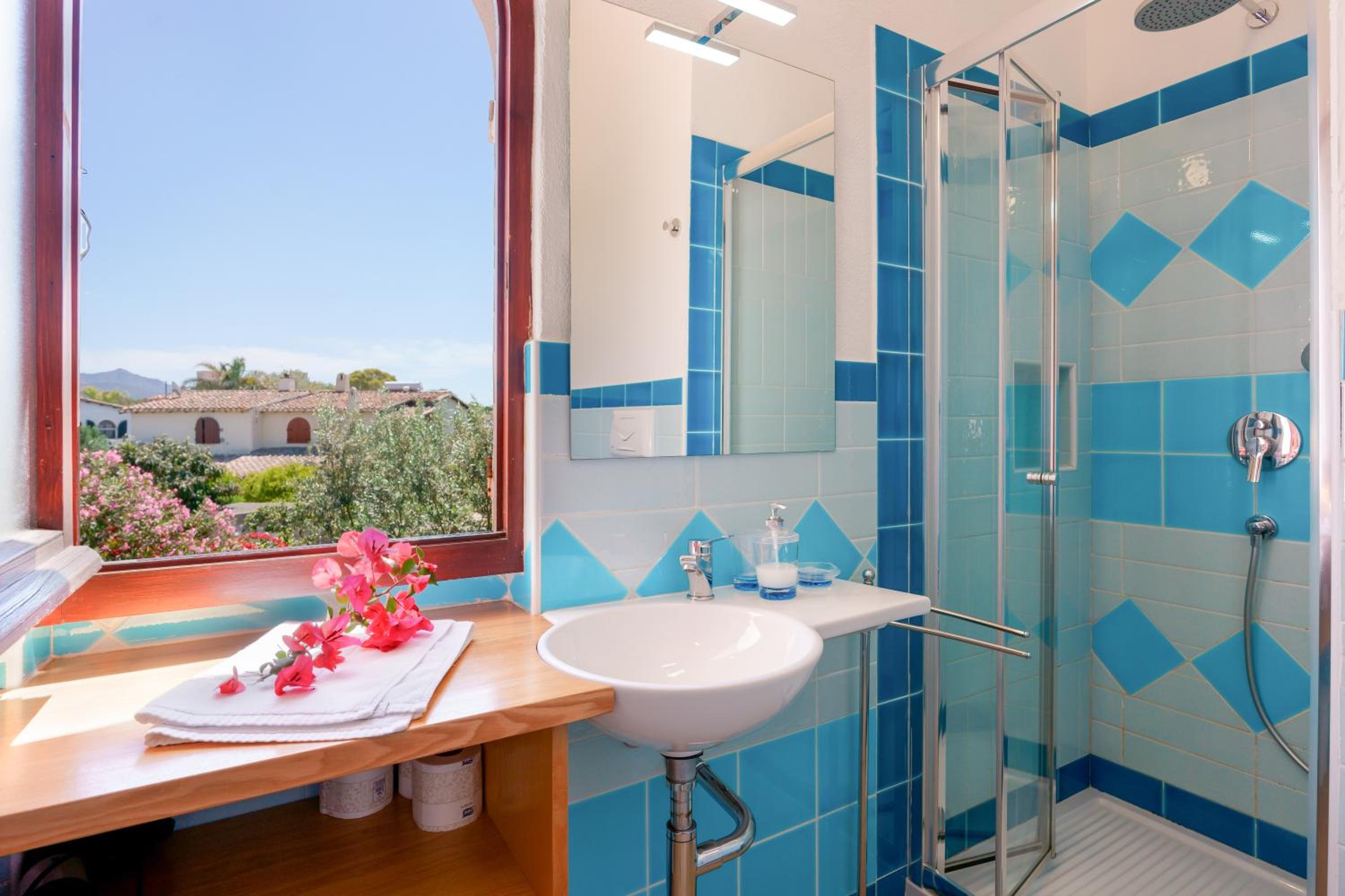 Triple Room with Private Bathroom - Photo 2