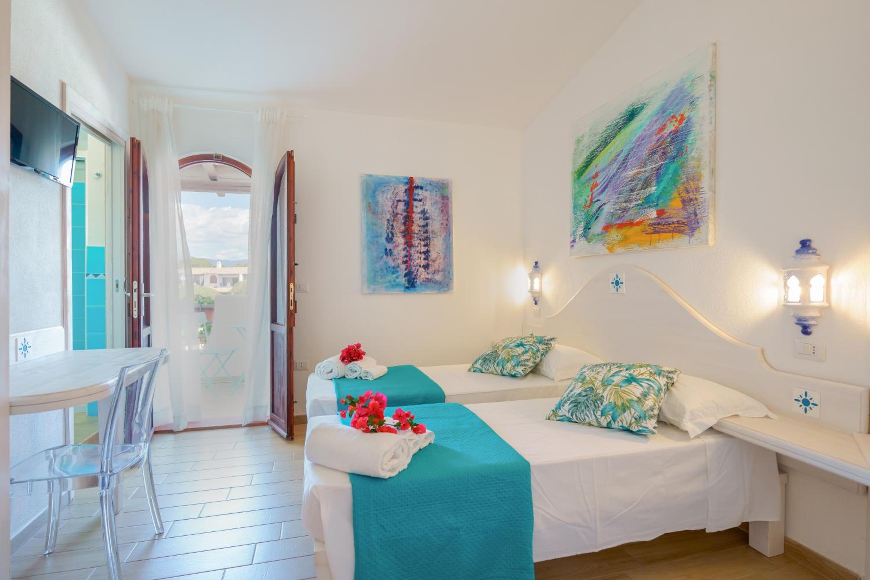 Double or Twin Room with Balcony - Photo 18