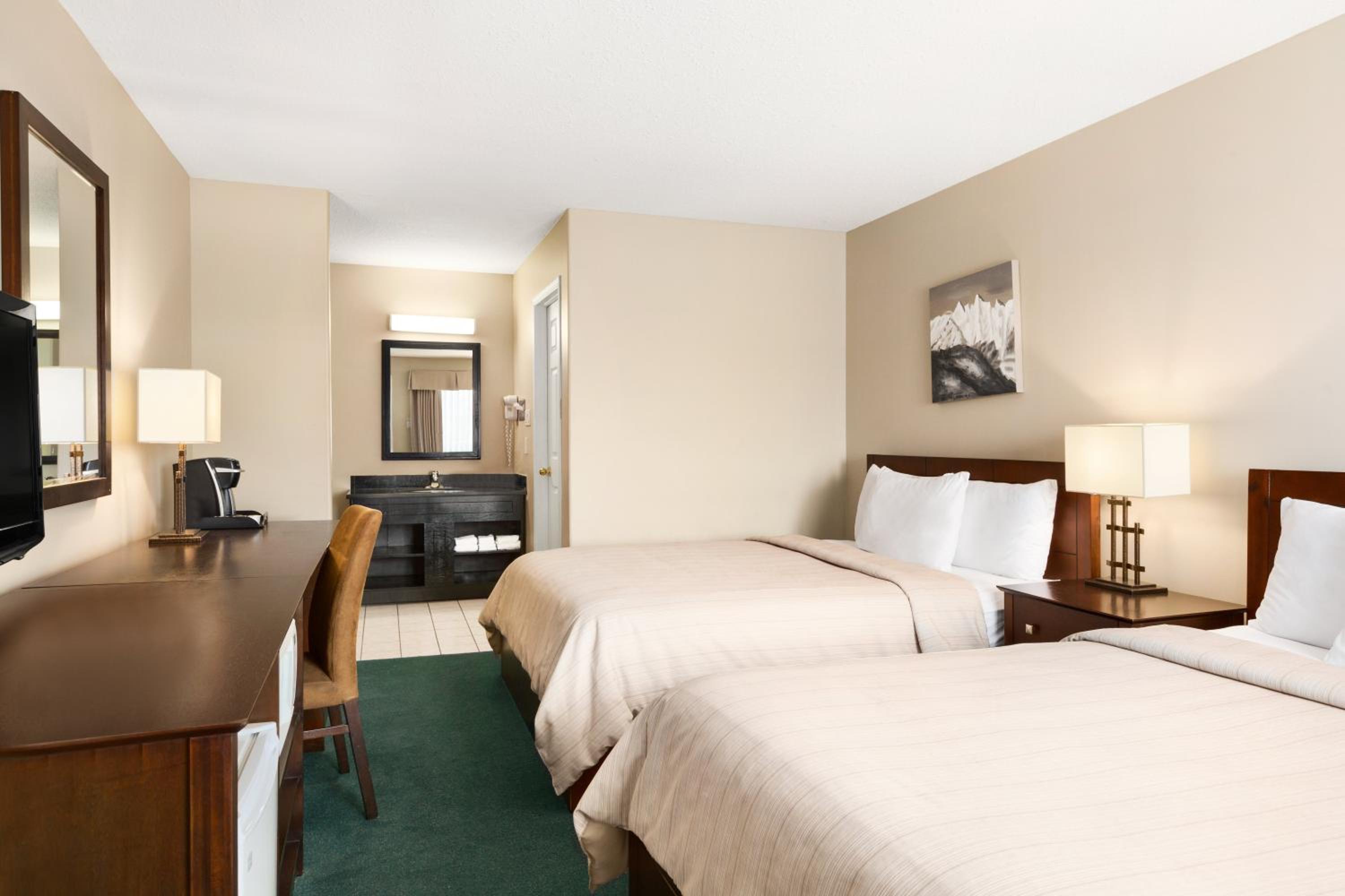 Queen Room with Two Queen Beds - Pet Friendly - Photo 2