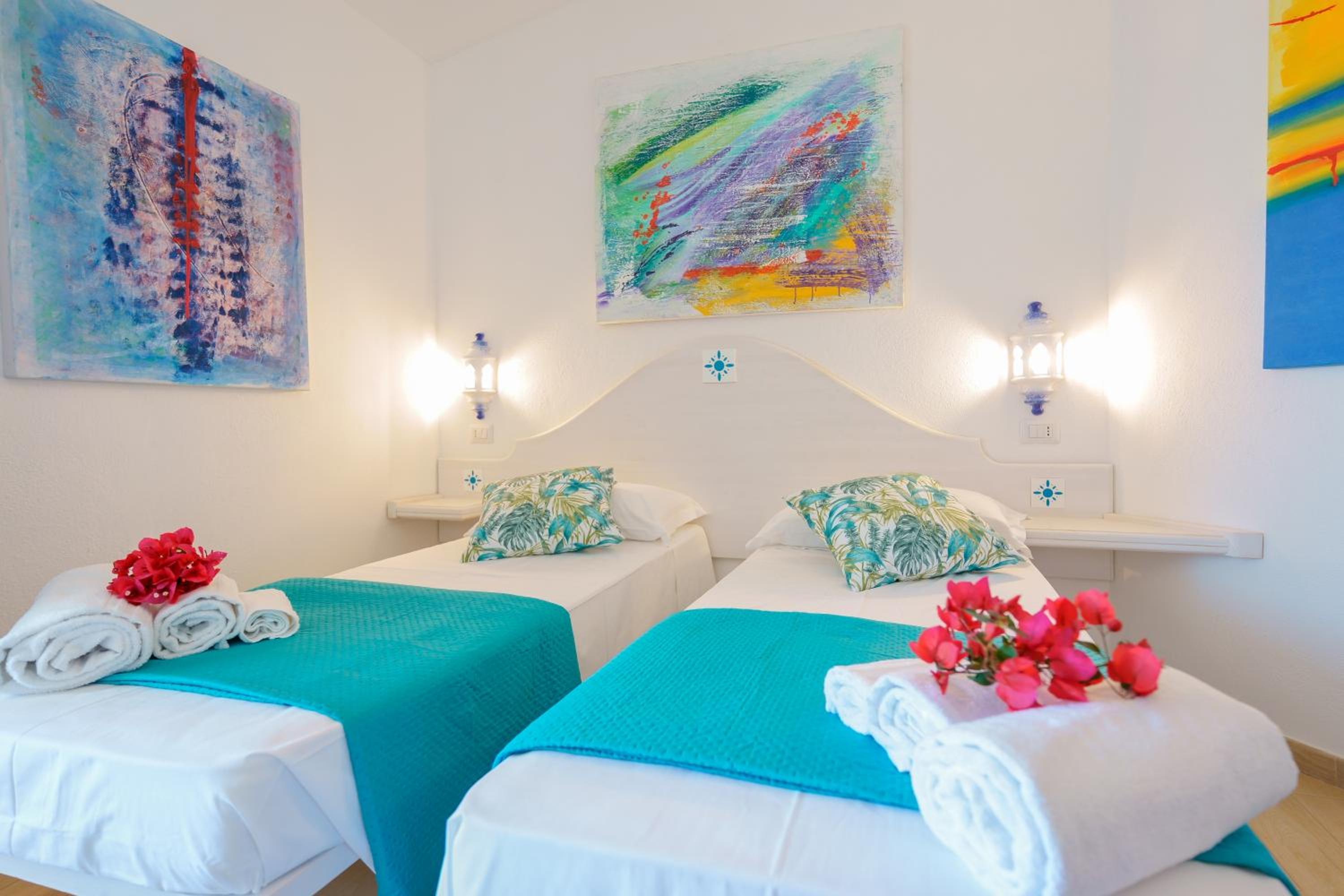 Double or Twin Room with Balcony - Photo 16