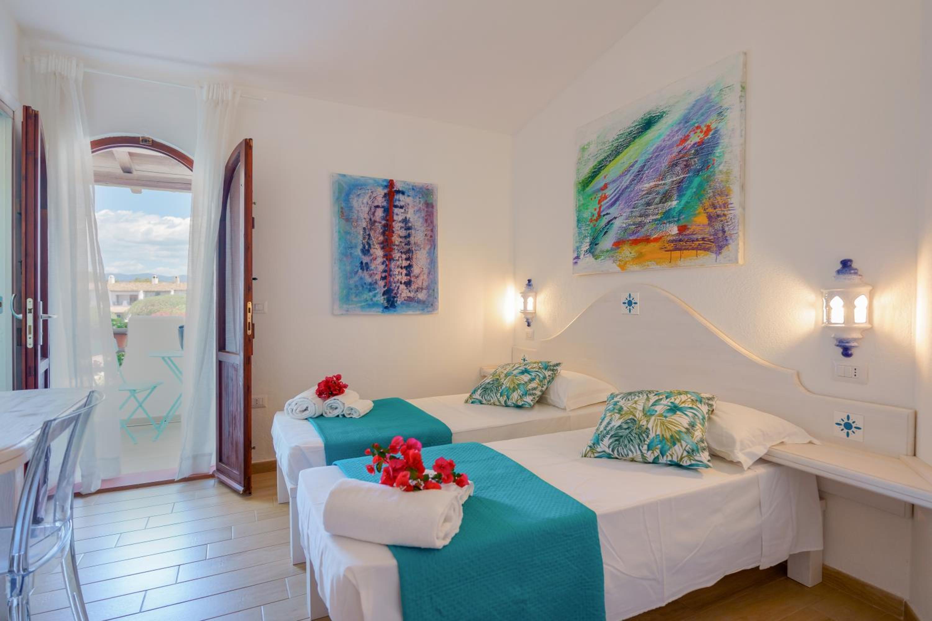 Double or Twin Room with Balcony - Photo 17