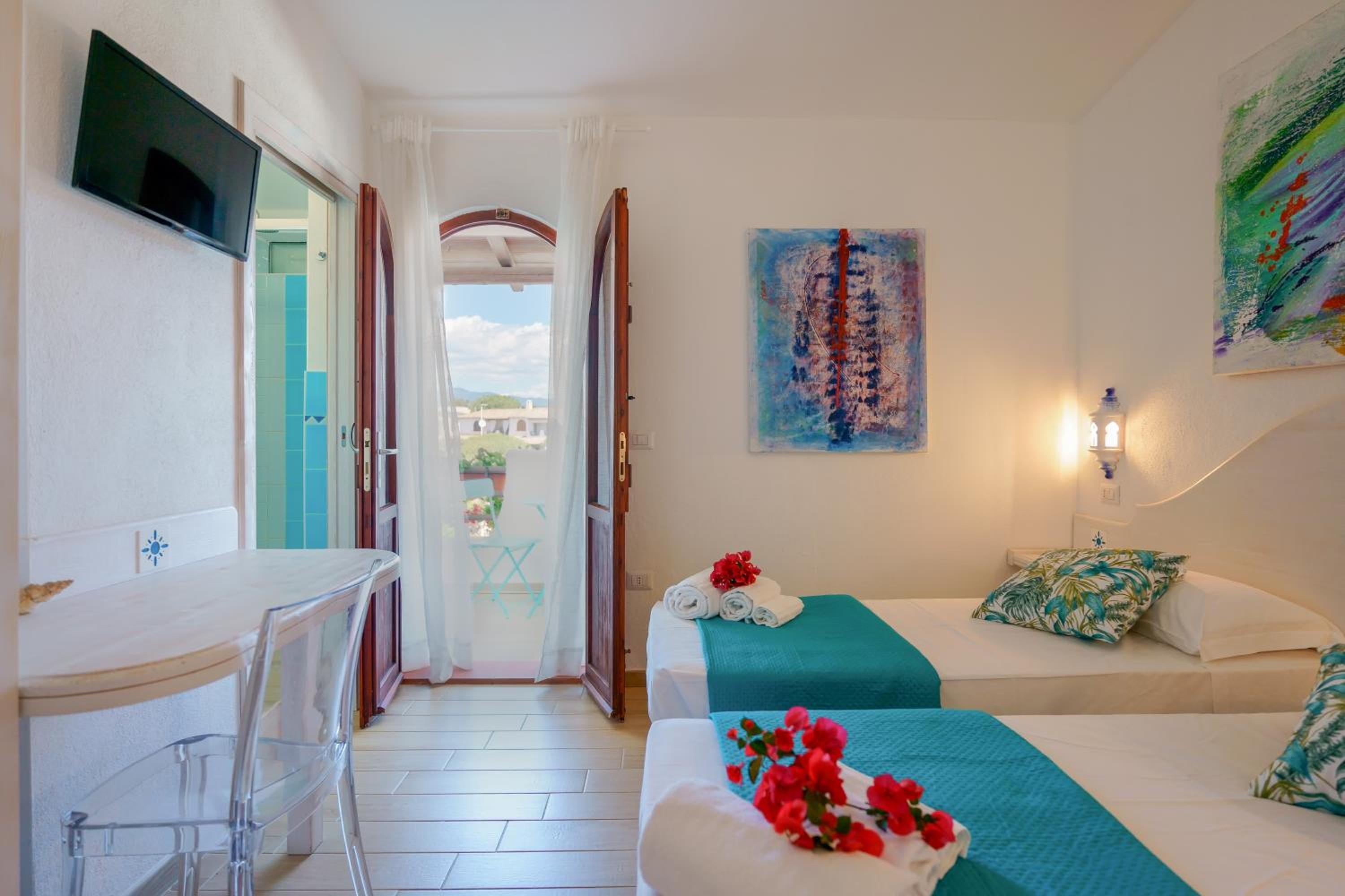 Double or Twin Room with Balcony - Photo 19