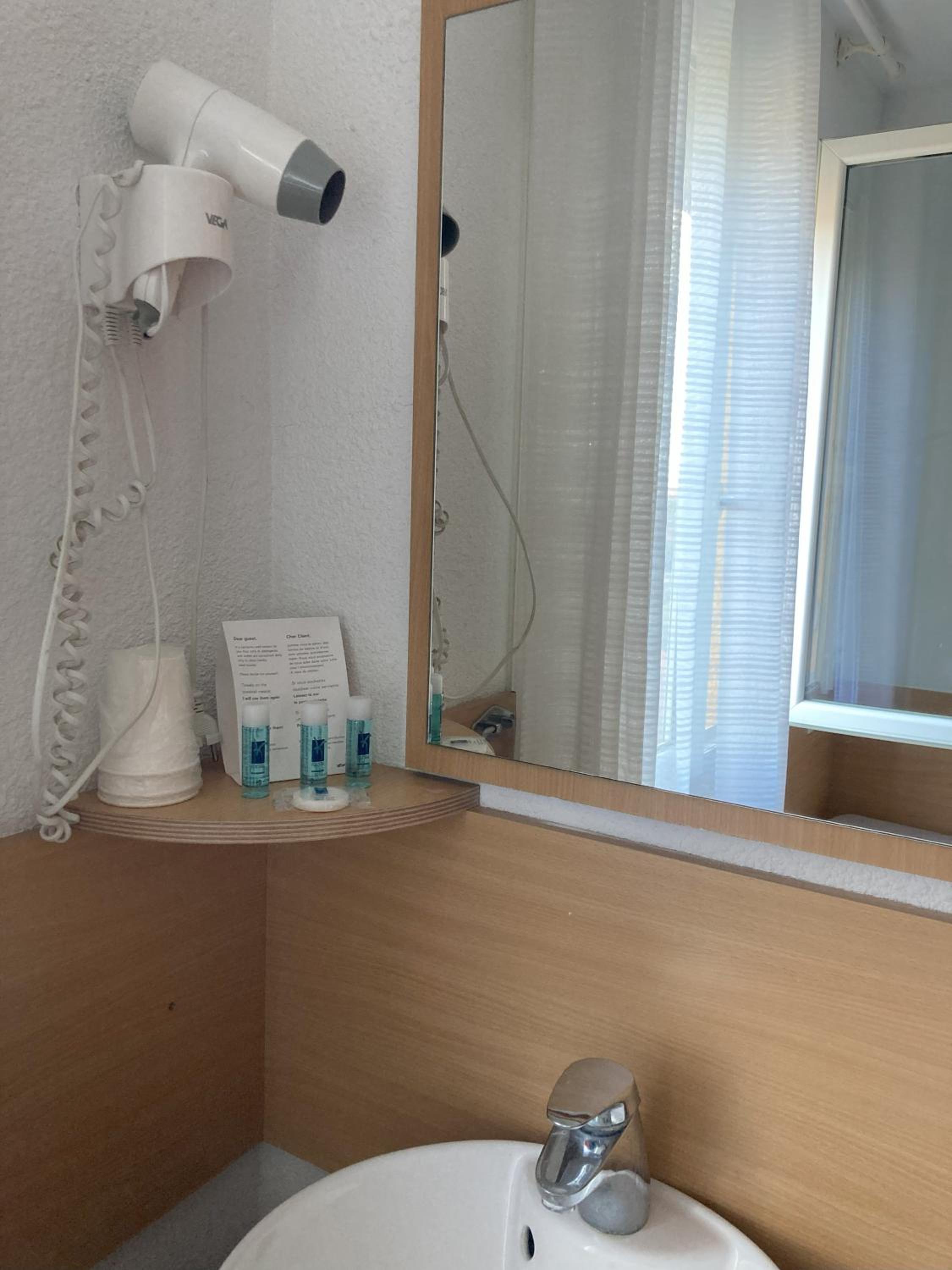 Triple Room (2 Adults + 1 Child) photo 3