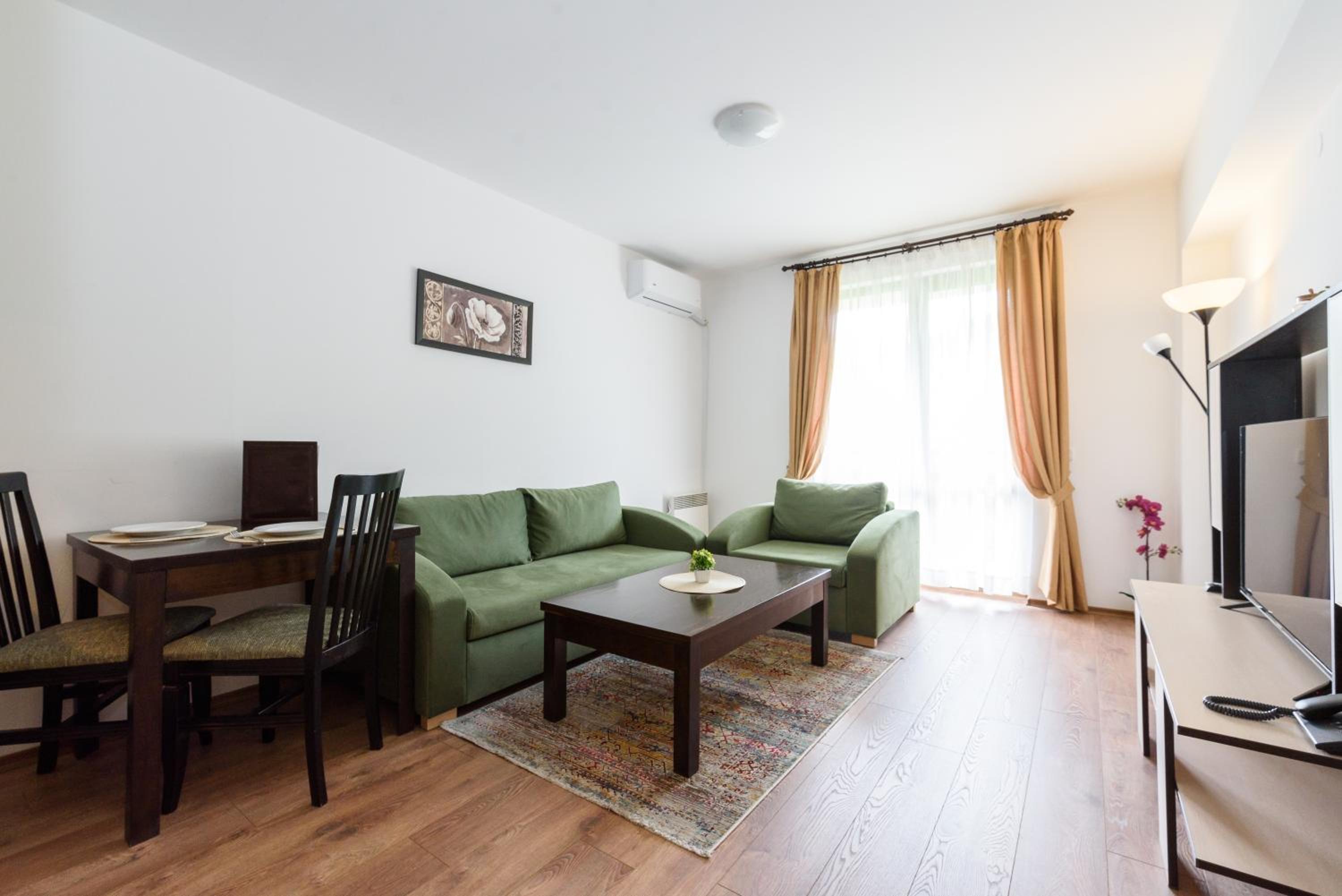 One-Bedroom Apartment - Photo 2