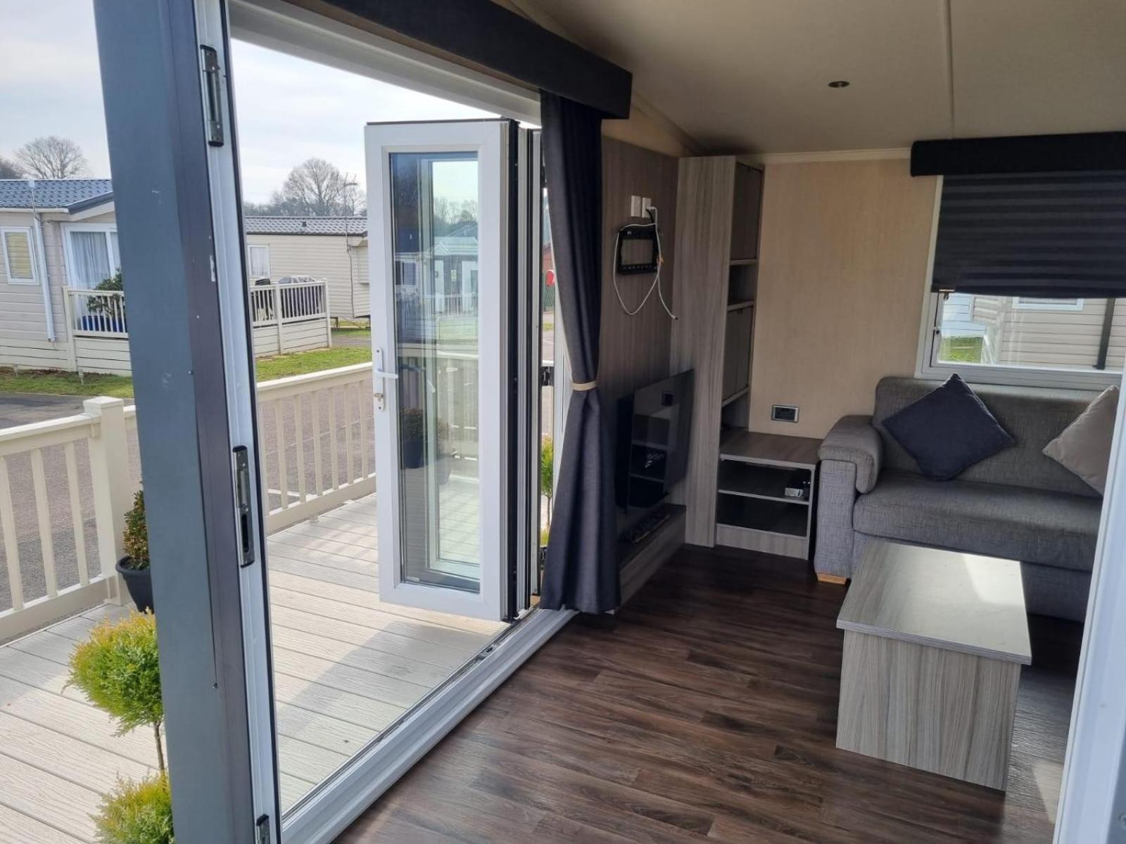 Mobile Home photo 1