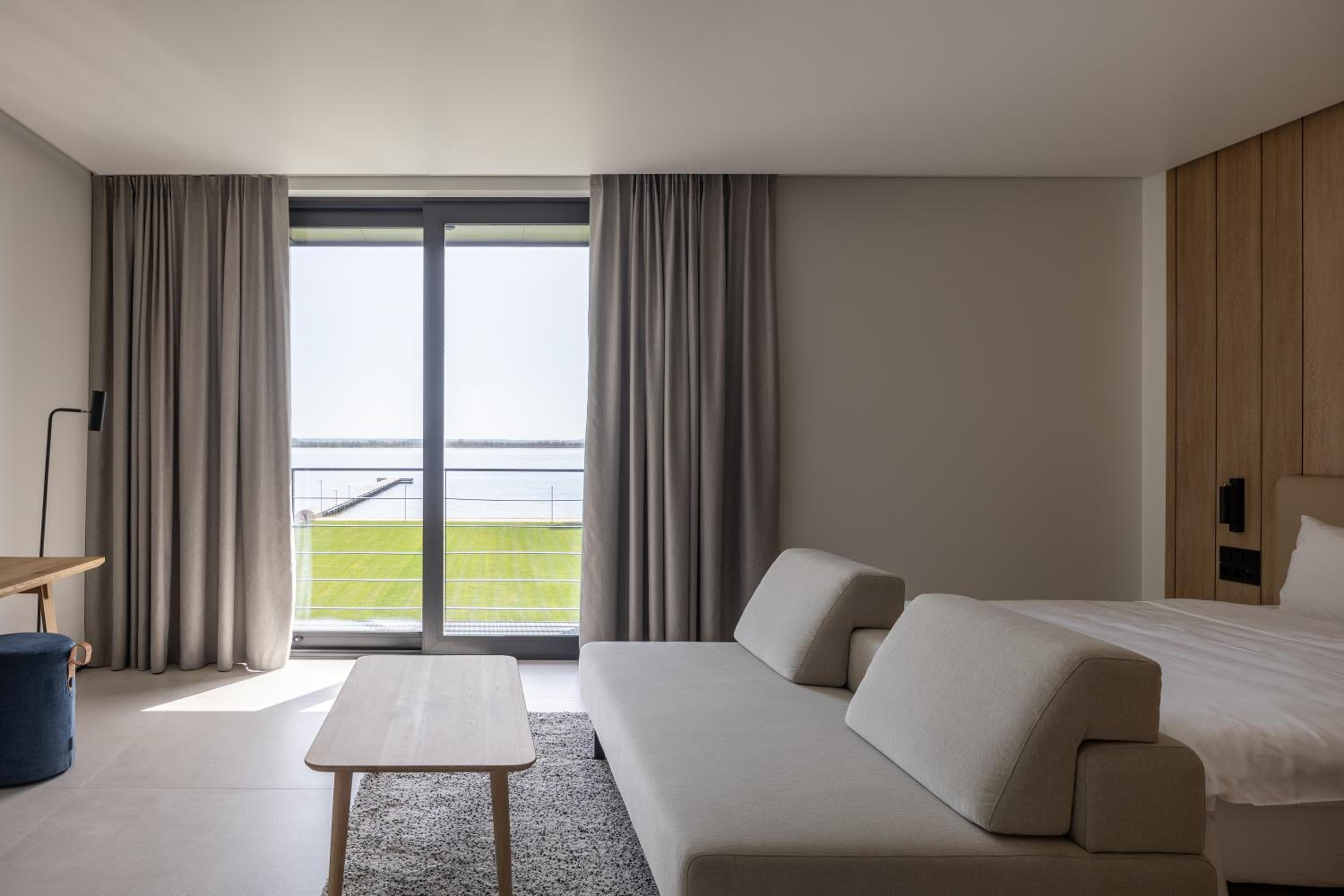 Deluxe Double or Twin Room with Lake View