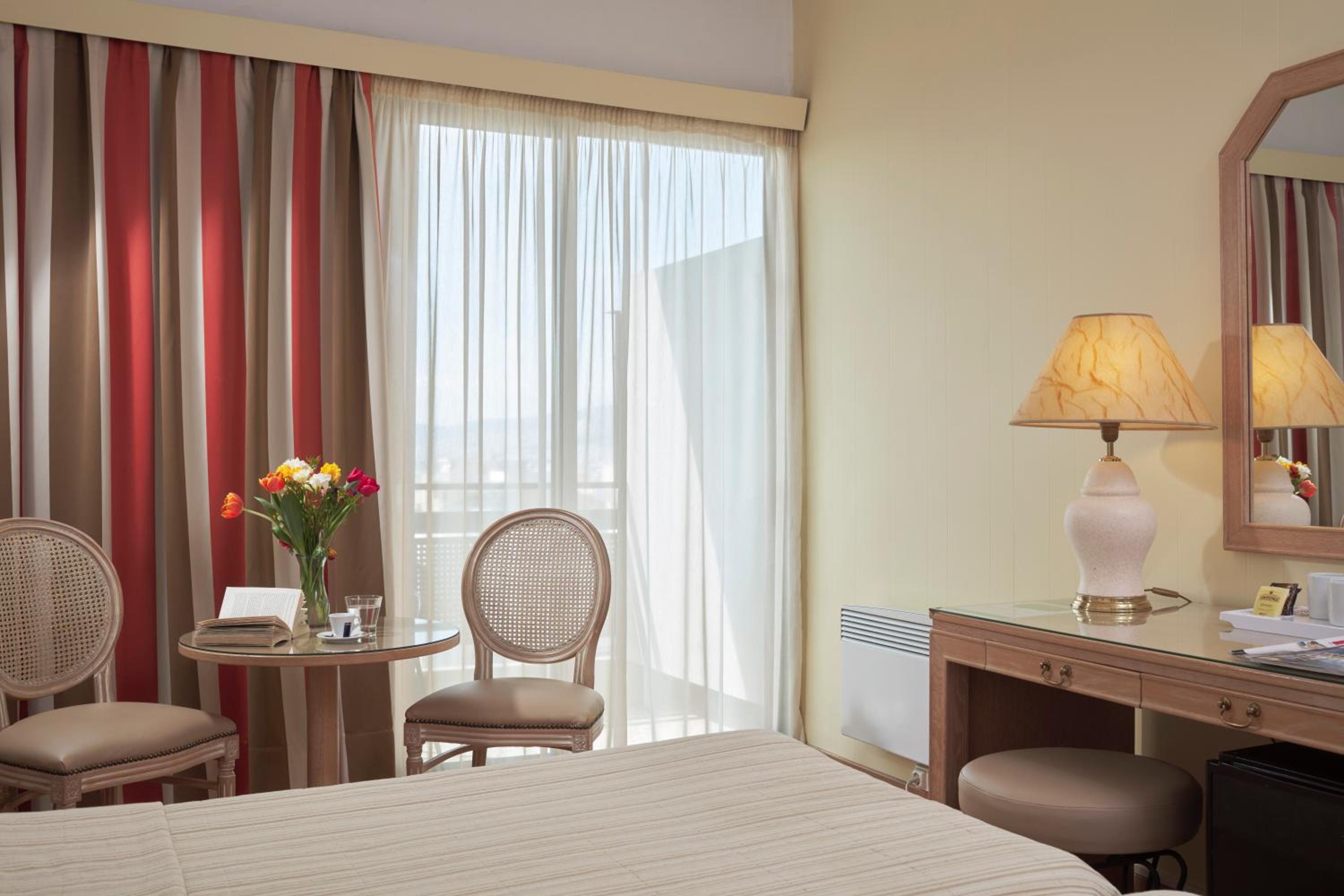 Comfort Room with Acropolis View photo 3