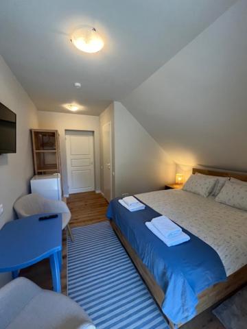 Deluxe Double Room with Side Sea View photo 2